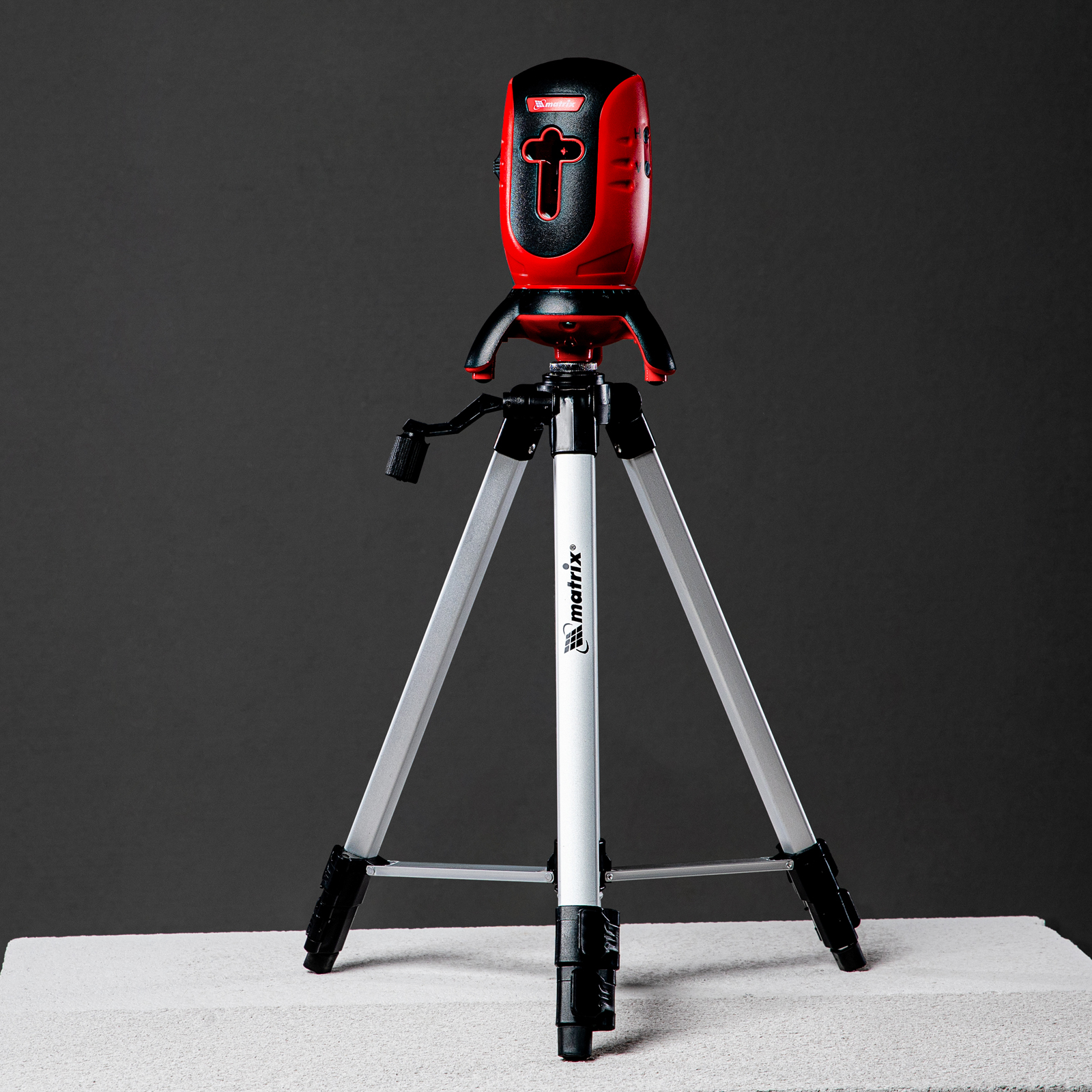 Лазерный уровень ML01T, дальность 10 м, точность ± 0,5 мм, / 1 м, длина волны 650 нм, проекция 1 вертикальная 1 горизонтальная плоскость, резьба под штатив 5/8", штатив в комплекте Matrix