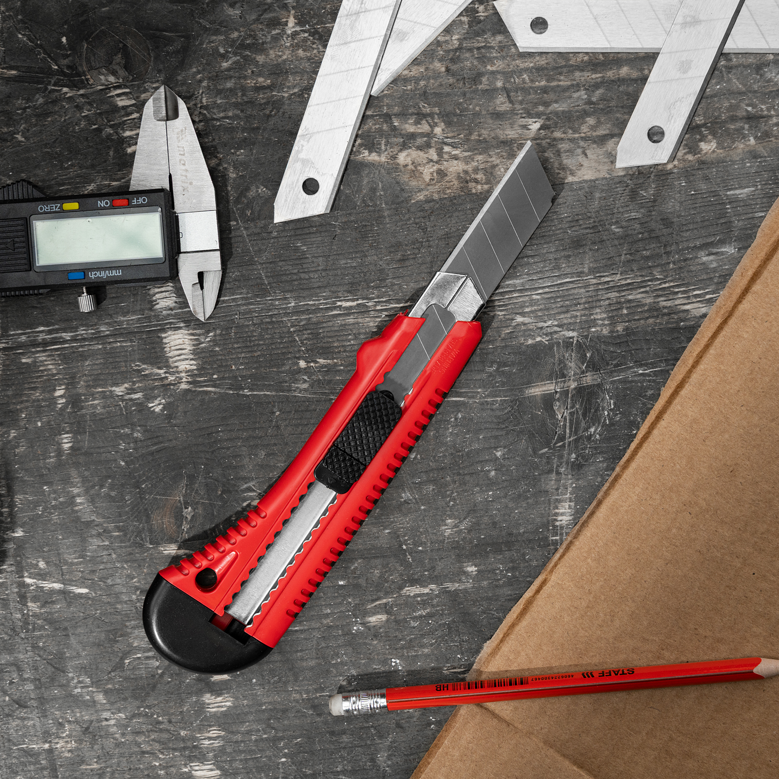 Нож, 18 мм, выдвижное лезвие, металлическая направляющая Matrix