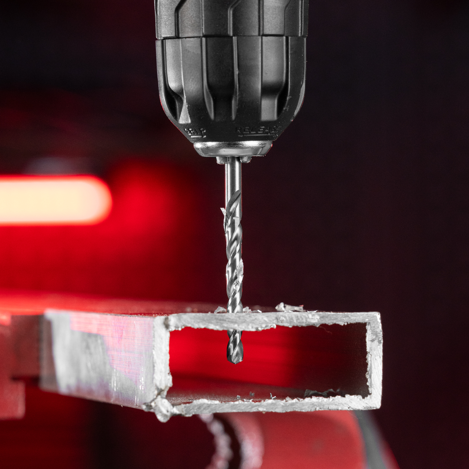 Набор сверл комбинированный, сверла по металлу 1-6 мм, бетону 4-8 мм, дереву 4-8 мм, биты 10 шт, адаптер, зенковка, 31 предмет Pro Matrix