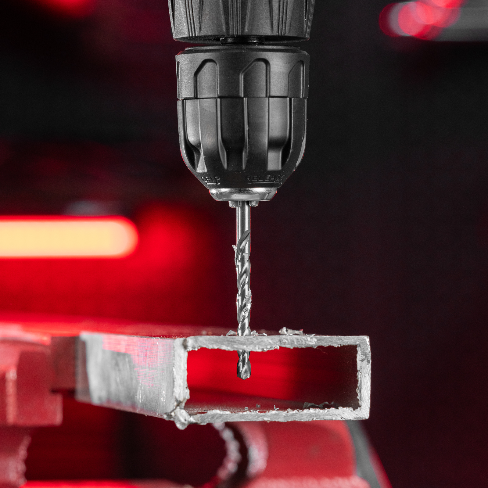 Набор сверл комбинированный, сверла по металлу 1-6 мм, бетону 3-8 мм, дереву 3-8 мм, перовые 16,20,22 мм, биты 30 шт, адаптер, головки 8 шт, 71 предмет Pro Matrix