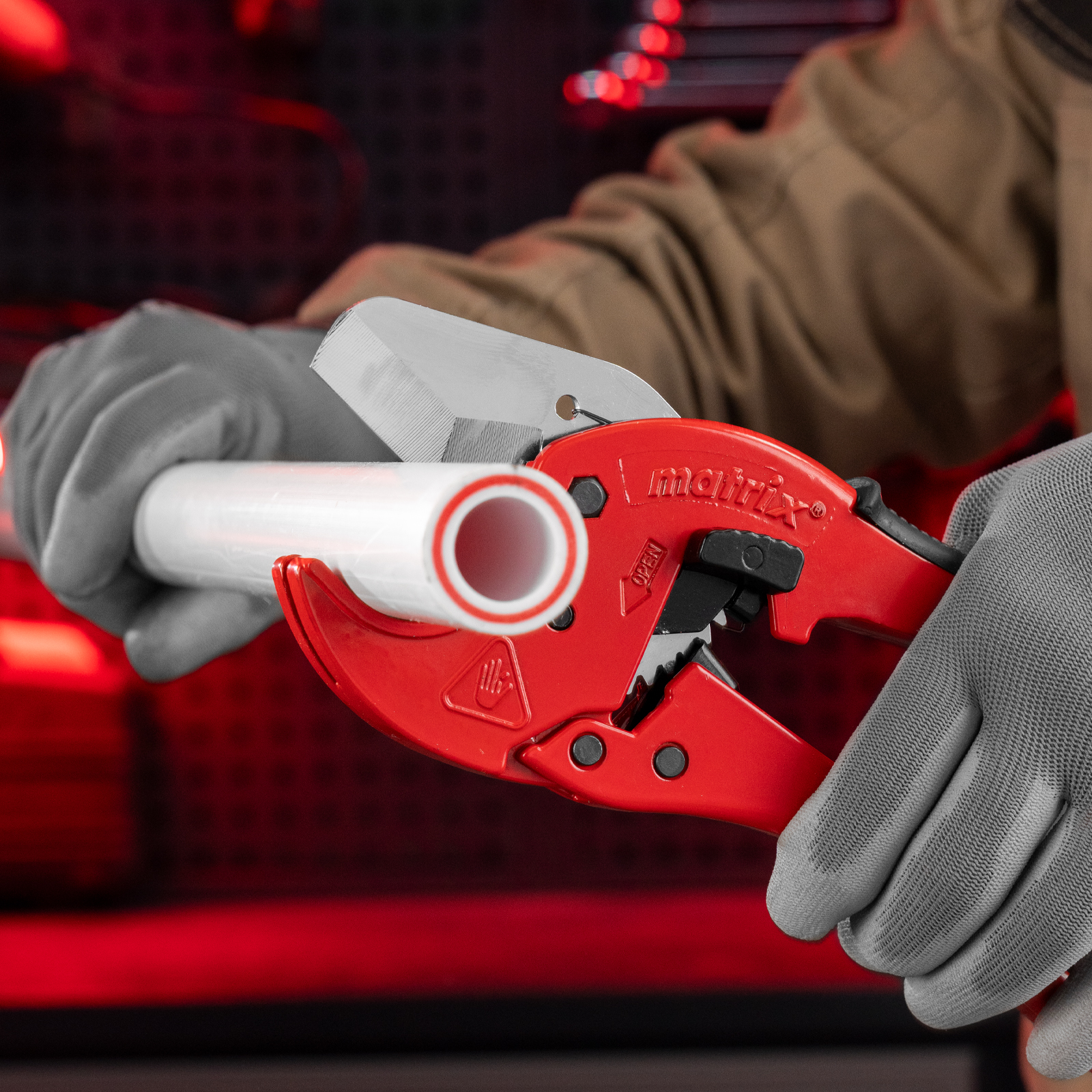 Ножницы для резки изделий из ПВХ, D до 42 мм, обрезиненная опорная рукоятка, порошковое покрытие рукояток Matrix