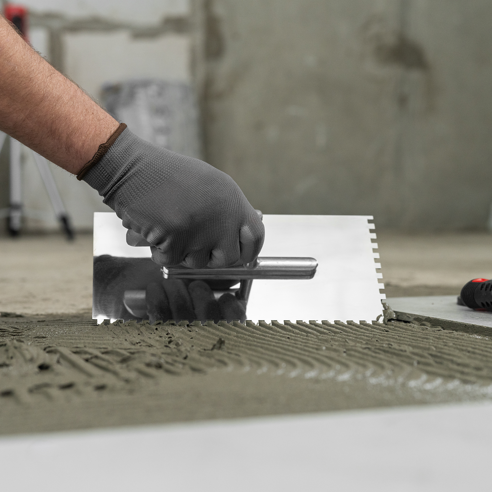 Гладилка из нержавеющей стали, 280 х 130 мм, деревянная ручка, зуб 6 х 6 мм Matrix