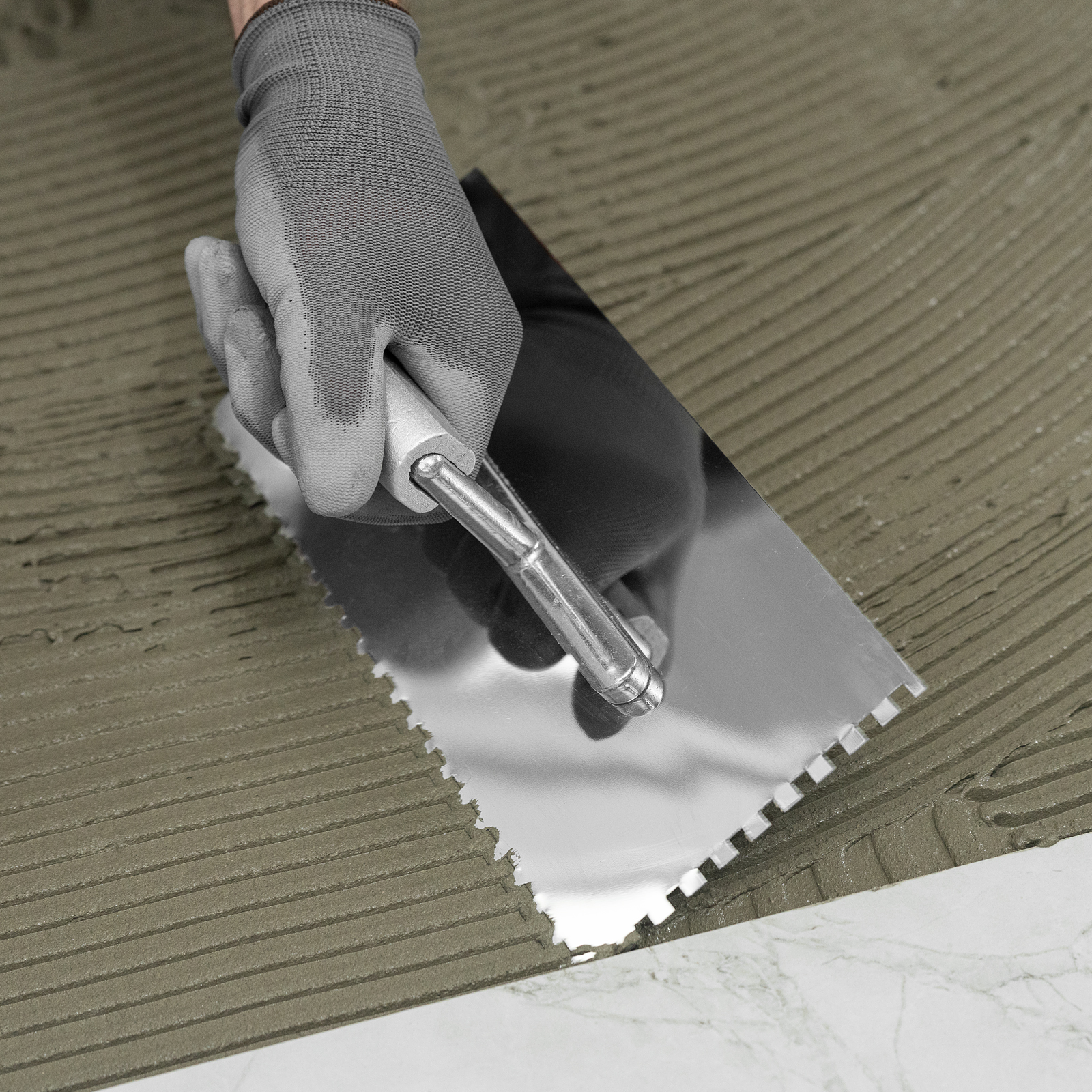 Гладилка из нержавеющей стали, 280 х 130 мм, деревянная ручка, зуб 6 х 6 мм Matrix