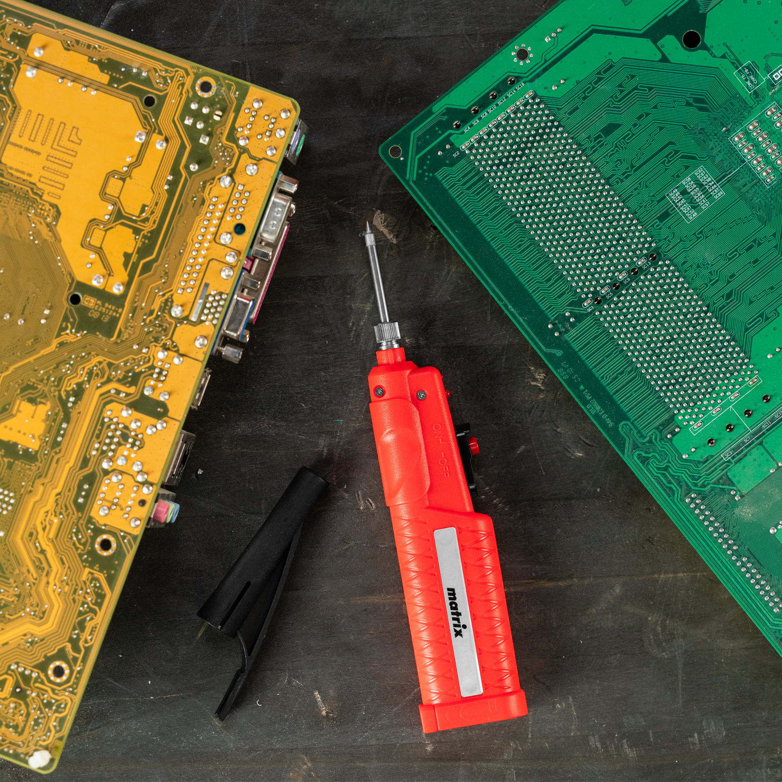 Паяльник беспроводной 4.5 В, 8 Вт, 350°С, припой 10 г, работа от элементов питания 3хАА Matrix