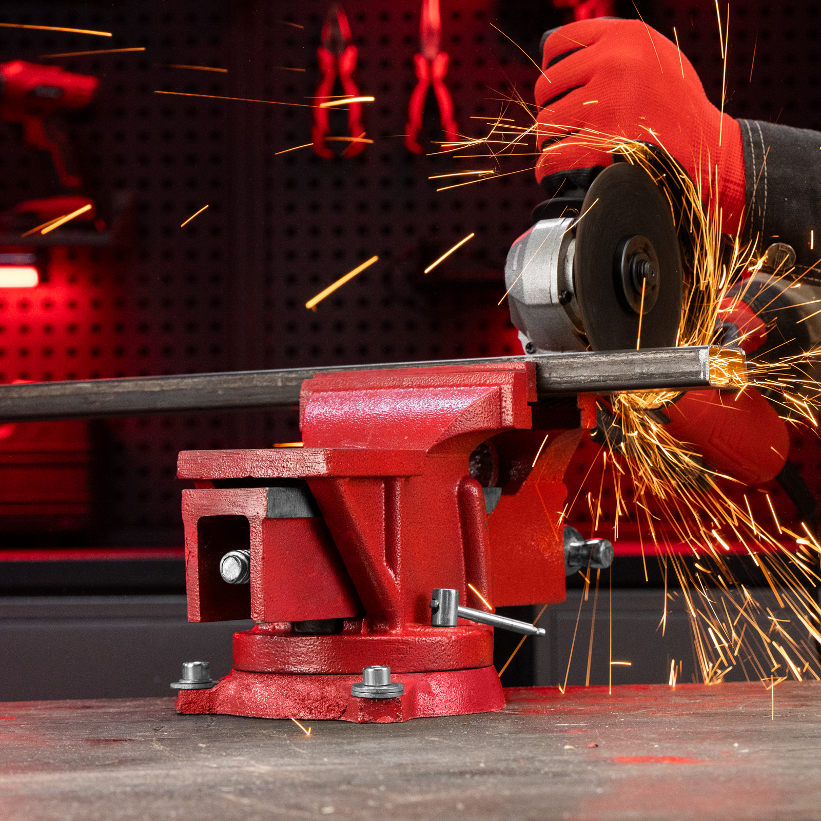 Тиски слесарные, 125 мм, поворотные, с наковальней Matrix