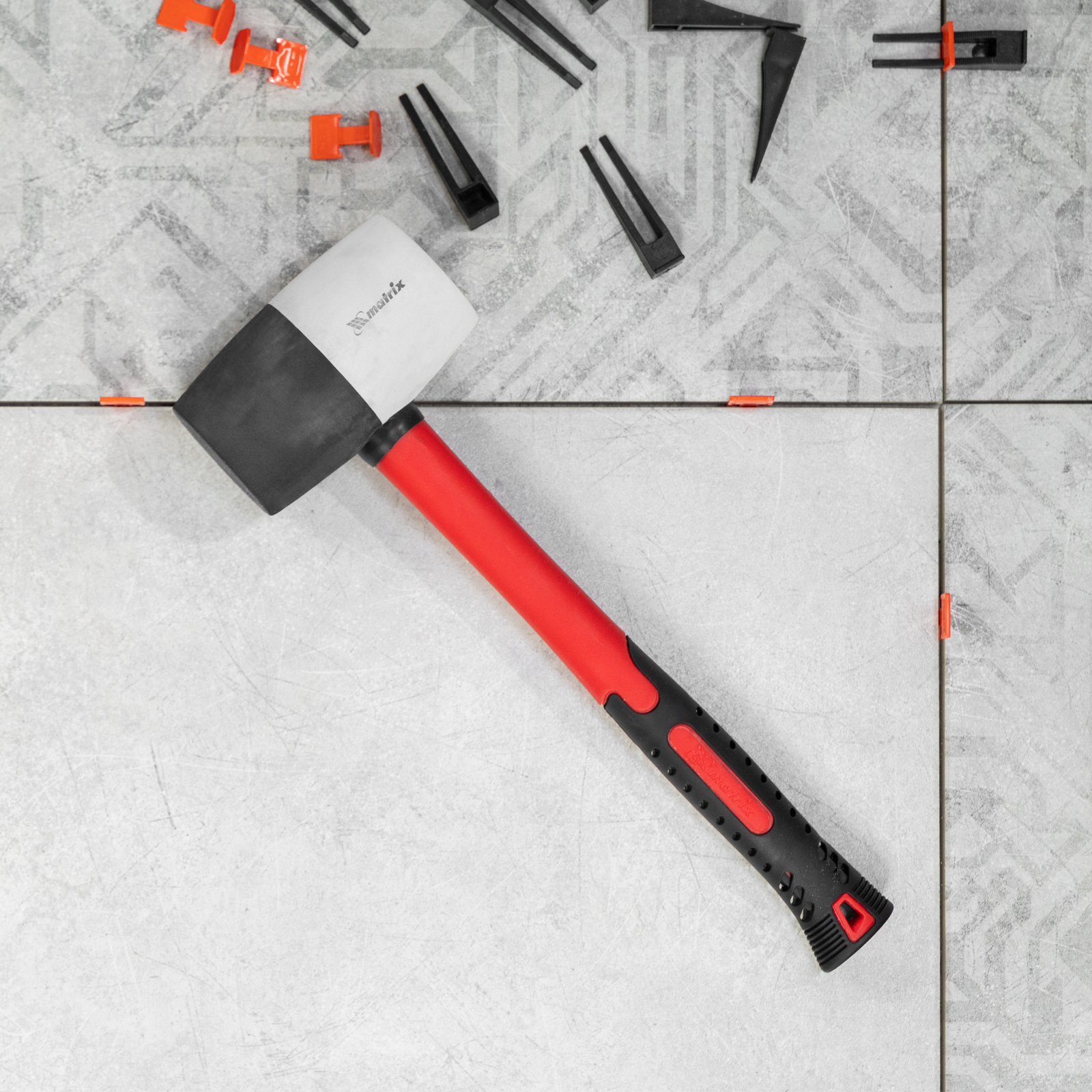 Киянка резиновая, 910 г, черно-белая резина, фибергласовая рукоятка Matrix