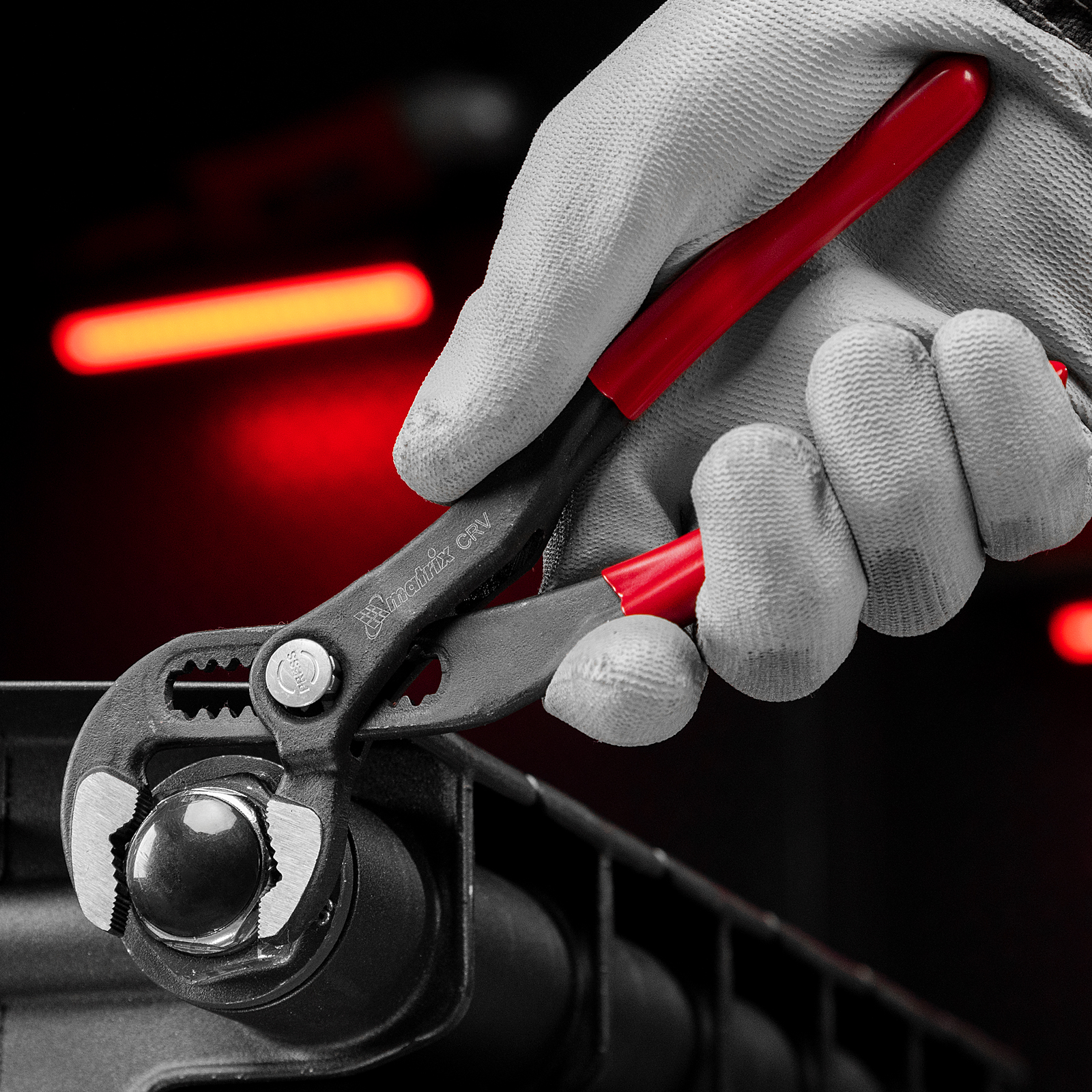 Клещи переставные 180 мм, кнопочный механизм, хром-ванадий, обливные рукоятки Matrix