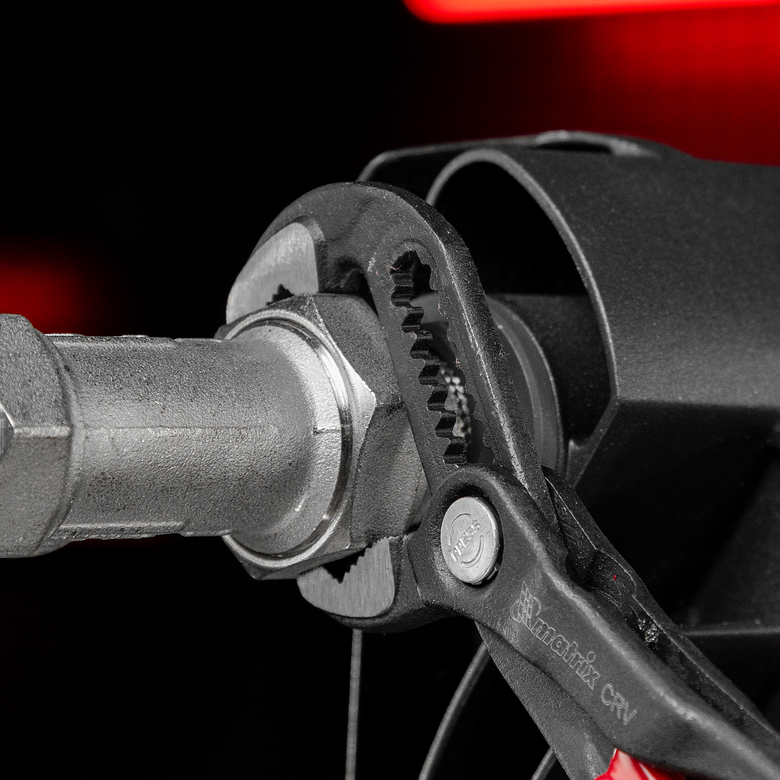 Клещи переставные 180 мм, кнопочный механизм, хром-ванадий, обливные рукоятки Matrix