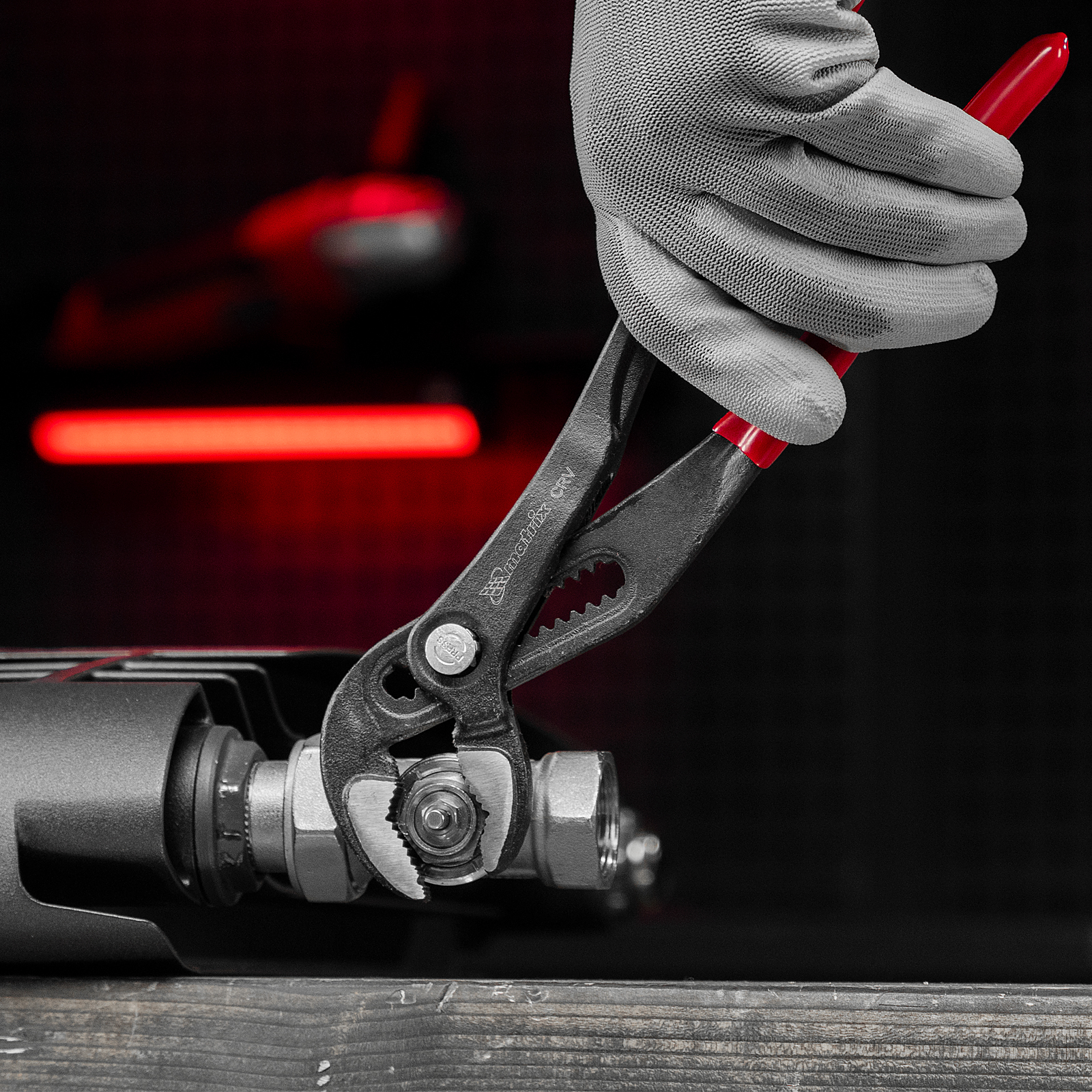 Клещи переставные 250 мм, кнопочный механизм, хром-ванадий, обливные рукоятки Matrix