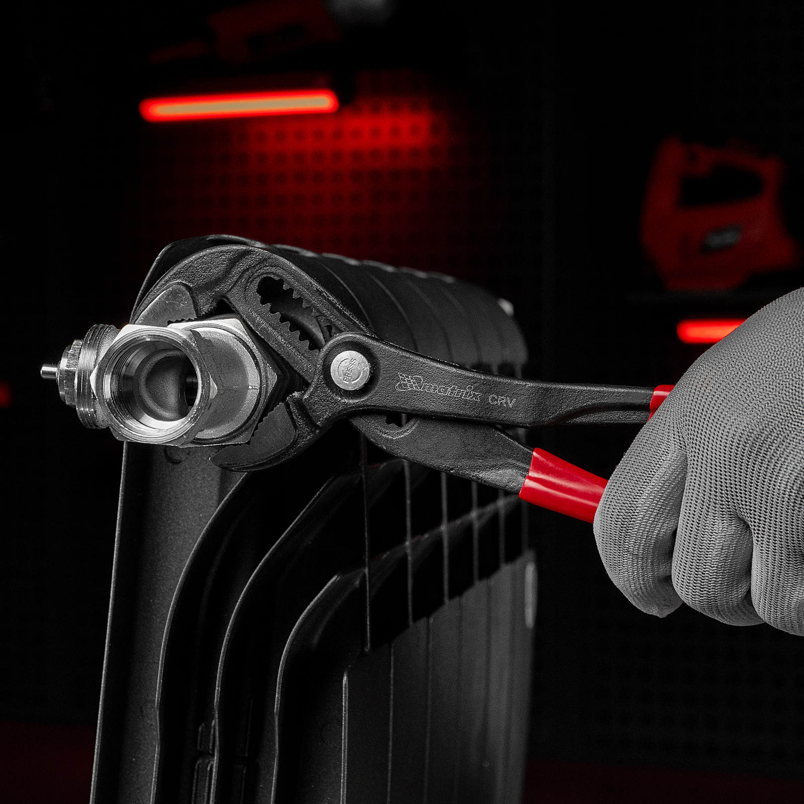 Клещи переставные 250 мм, кнопочный механизм, хром-ванадий, обливные рукоятки Matrix