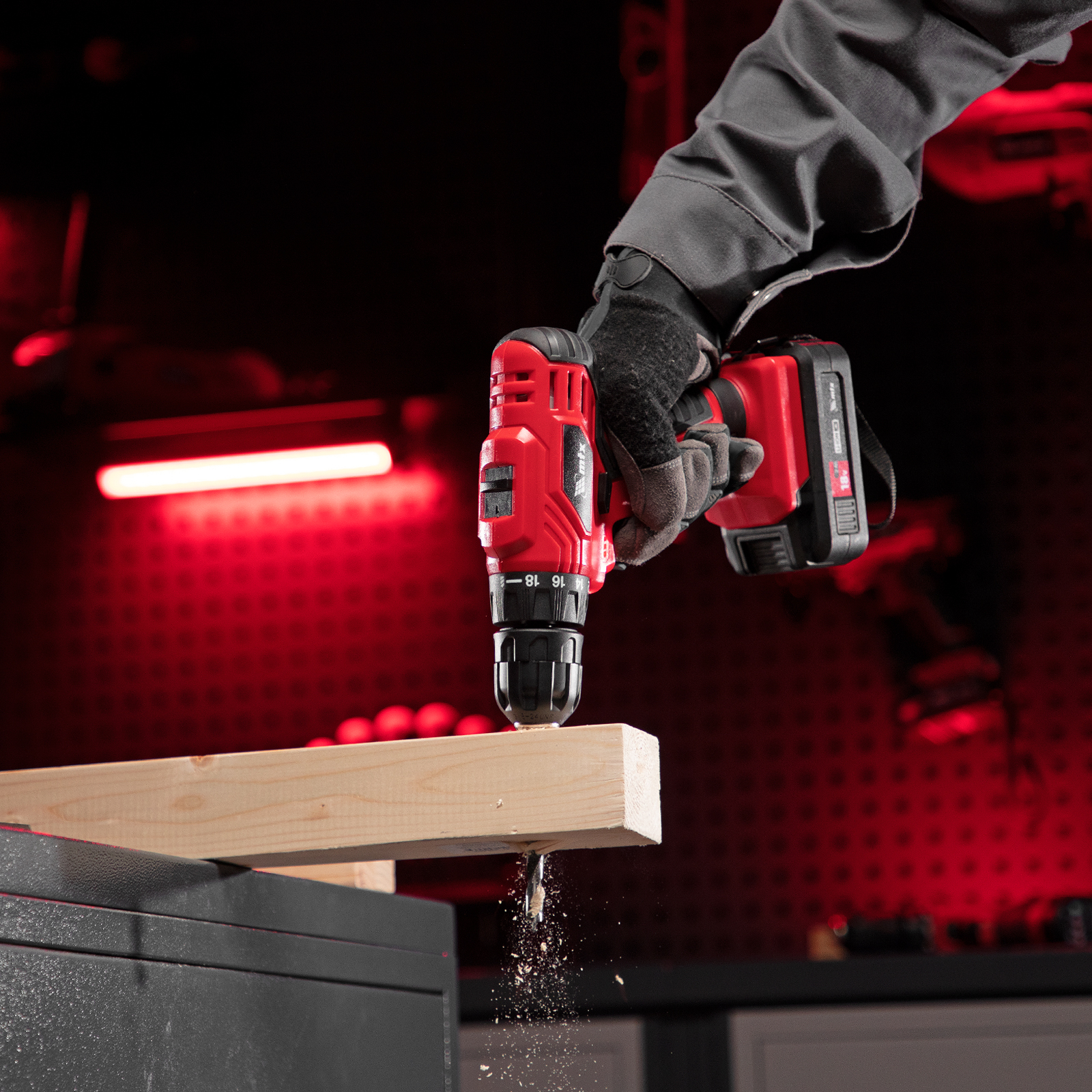 Дрель-шуруповерт аккумуляторная MCDL-18-02, Li-Ion, 18 В, 2 акк. MTX