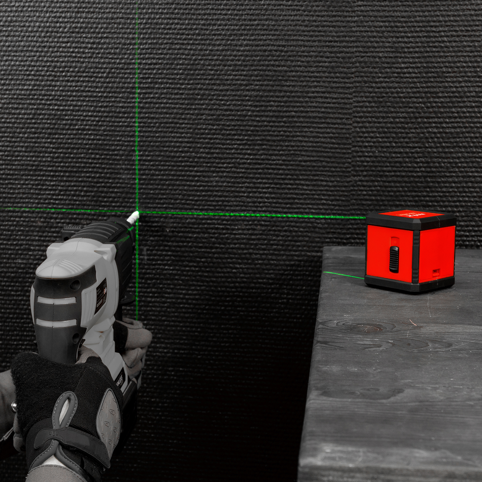 Лазерный уровень XQB GREEN Basic SET, 20 м, зеленый луч, батарейки, резьба 1/4" MTX