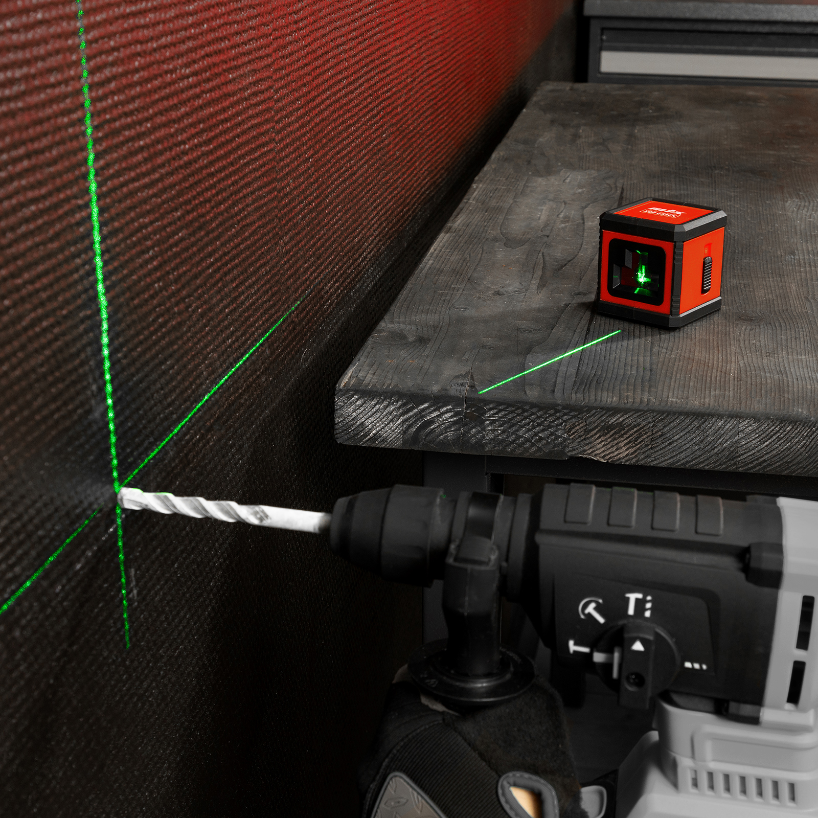 Лазерный уровень XQB GREEN Basic SET, 20 м, зеленый луч, батарейки, резьба 1/4" MTX