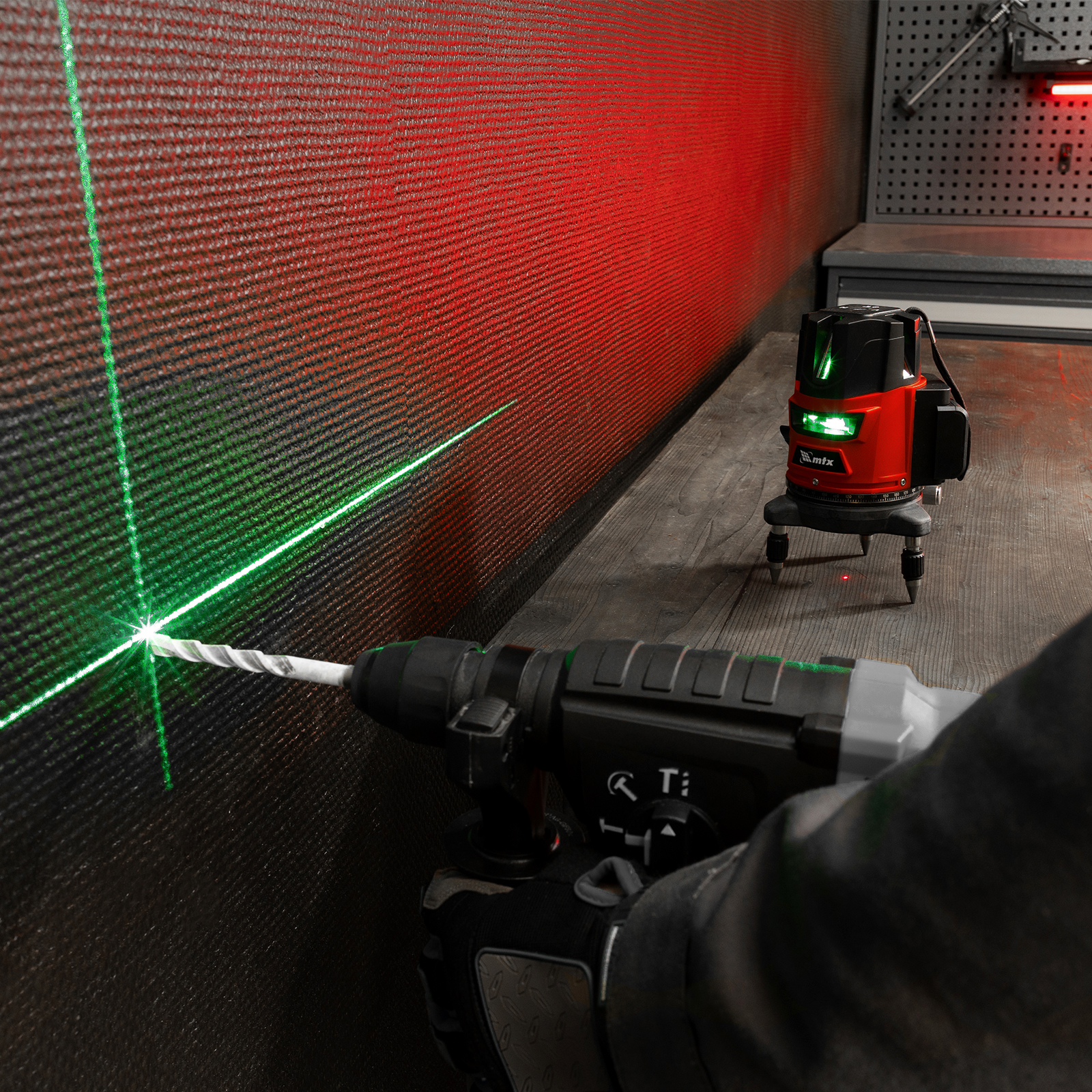 Лазерный уровень CRL-30G, 30 м, зеленый луч, акк. Li 2400 mah, резьба 5/8" MTX