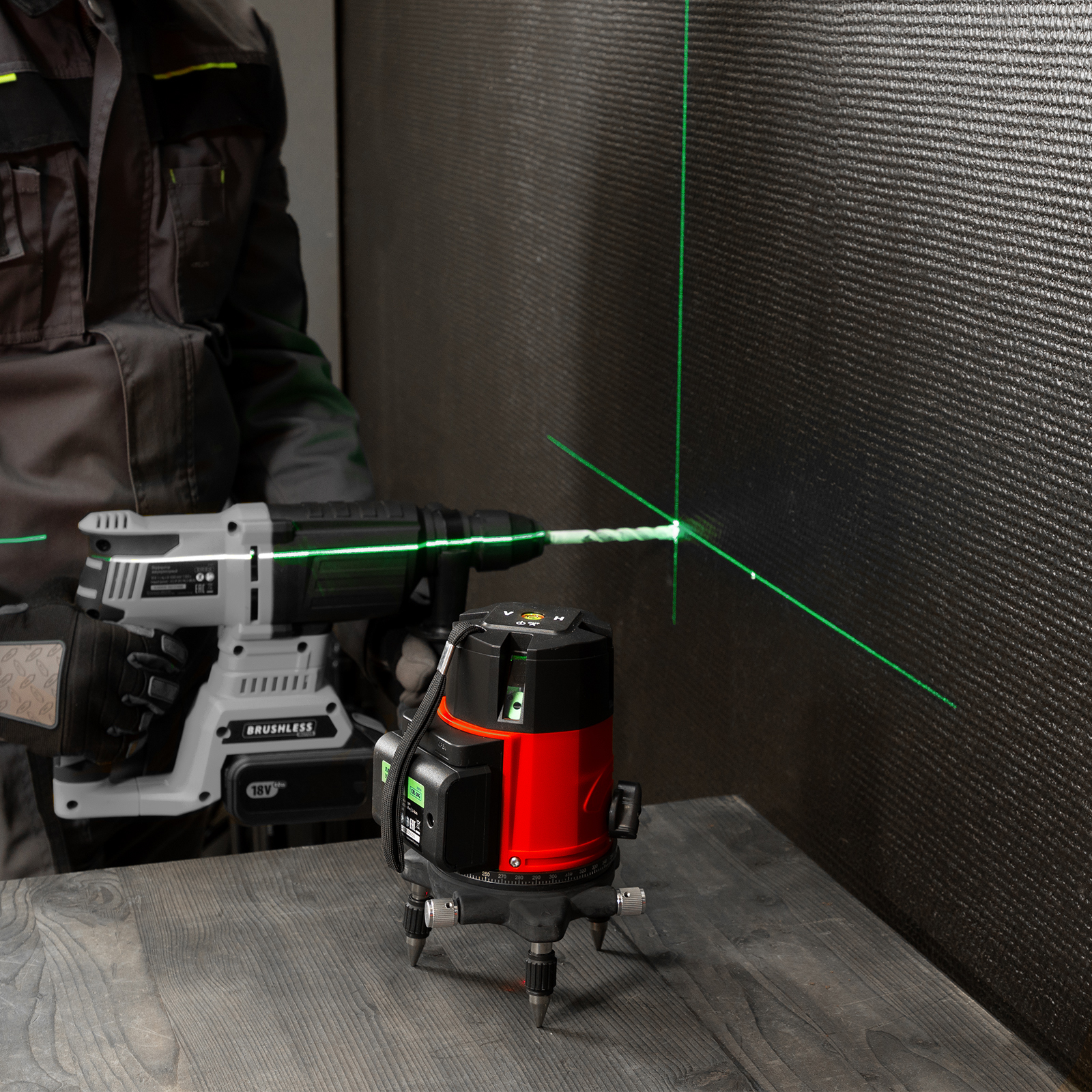 Лазерный уровень CRL-30G, 30 м, зеленый луч, акк. Li 2400 mah, резьба 5/8" MTX