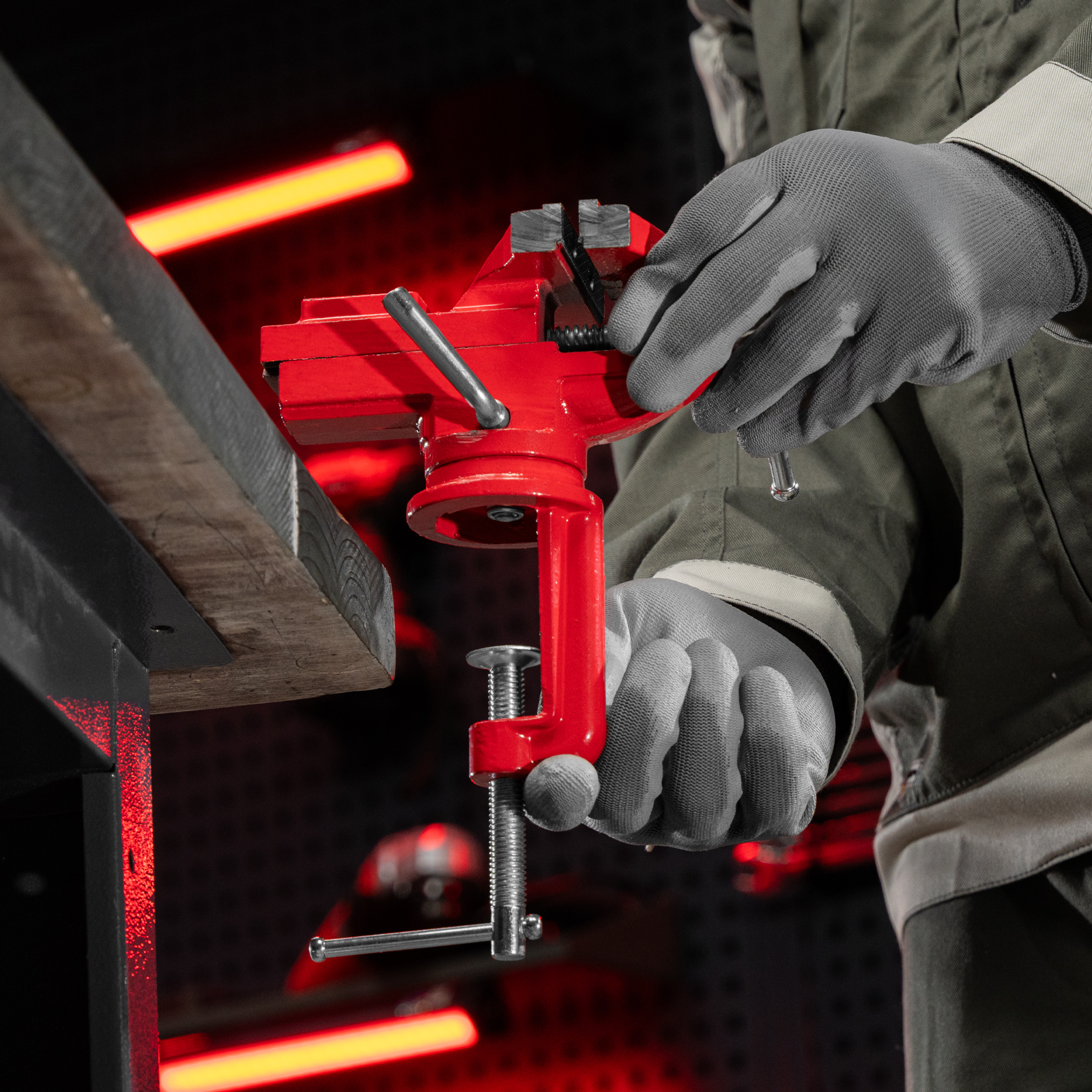 Тиски слесарные, 80 мм, настольные, поворотные, c наковальней MTX