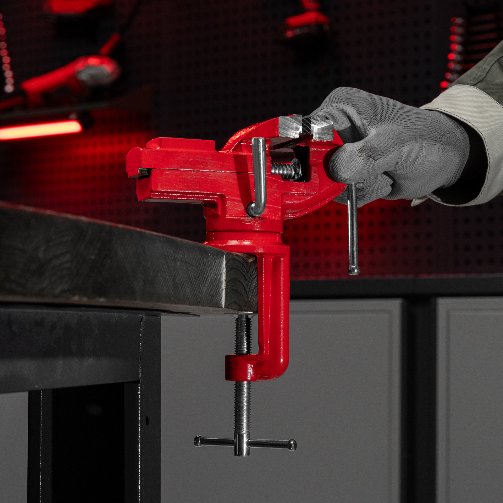 Тиски слесарные, 80 мм, настольные, поворотные, c наковальней MTX