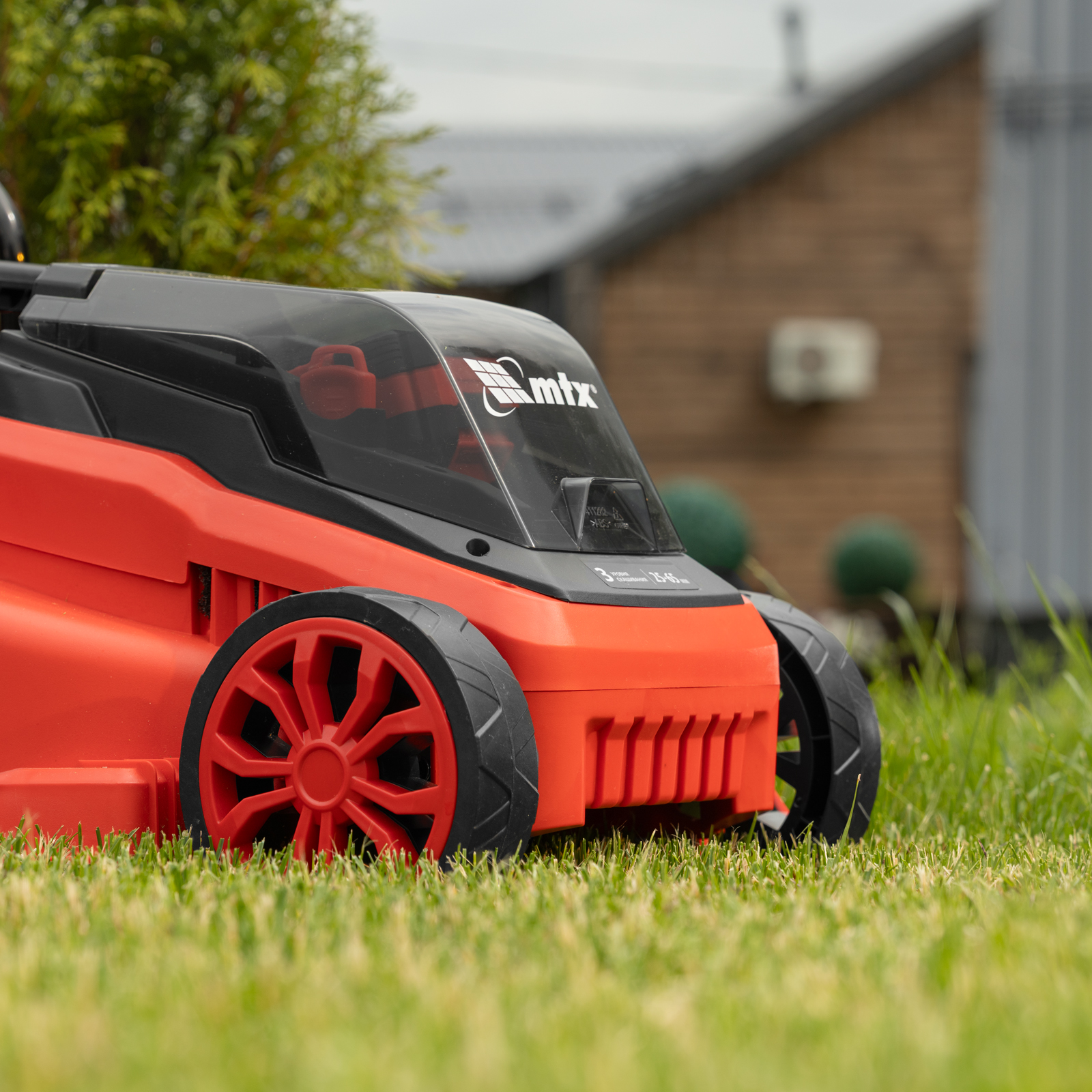 Газонокосилка аккумуляторная бесщеточная CLM-320, 320 мм, травосб. 30 л, Li-Ion, 20 В MTX