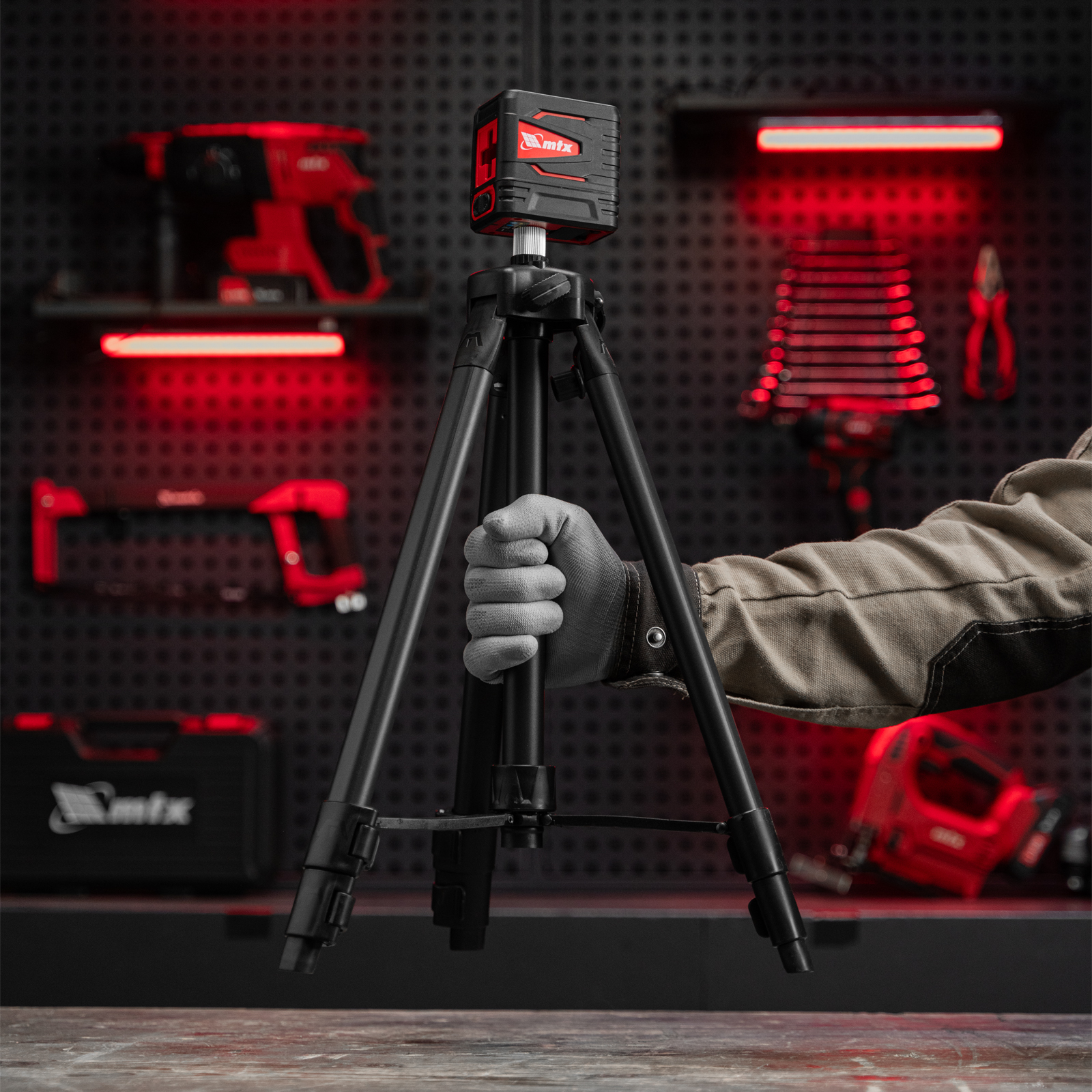 Лазерный уровень QBC RED Pro SET, 10 м, красный луч, батарейки, штатив MTX