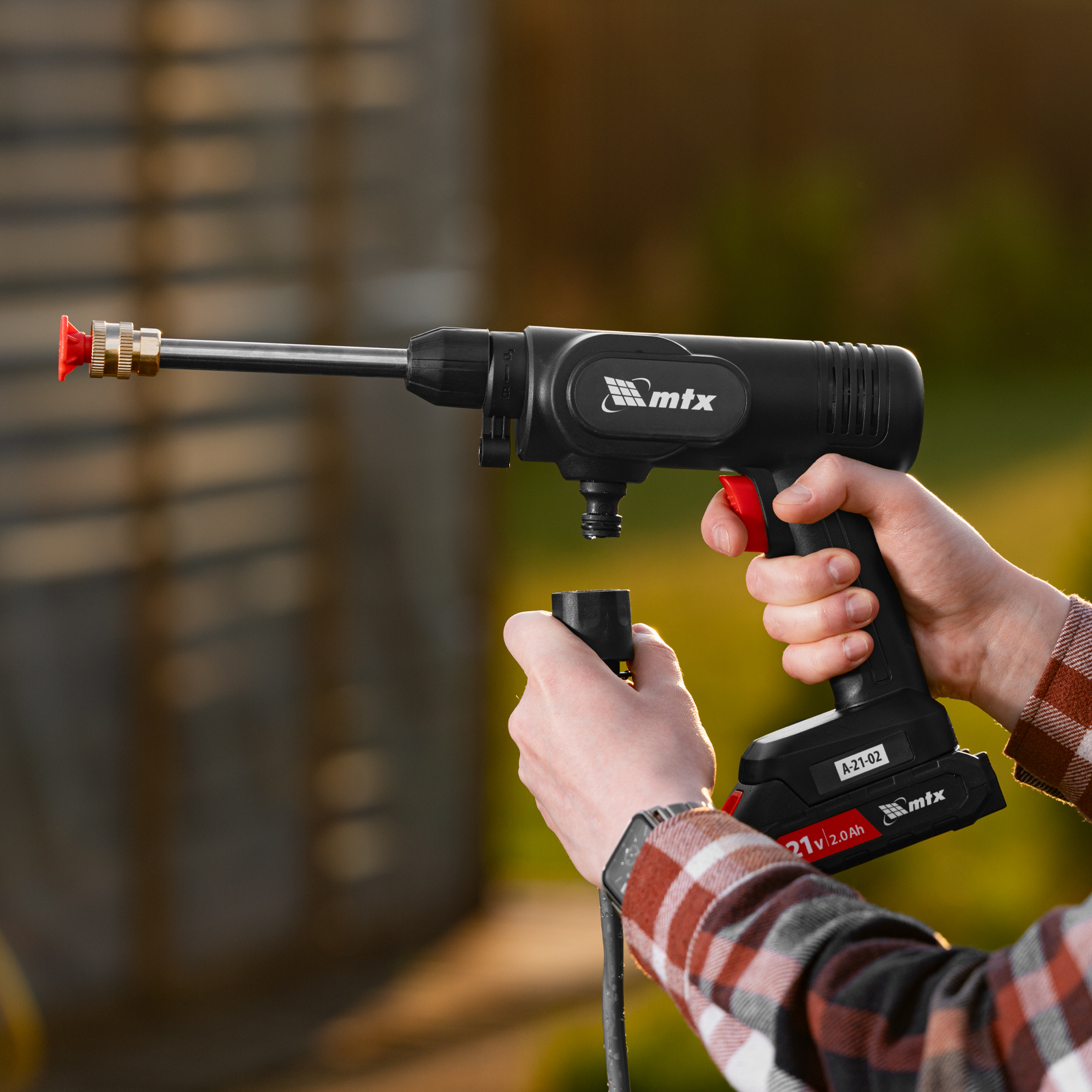 Моечная машина высокого давления аккумуляторная А-21-02, 40 бар, 4 л/мин, Li-ion 21 В, 2 акк. MTX