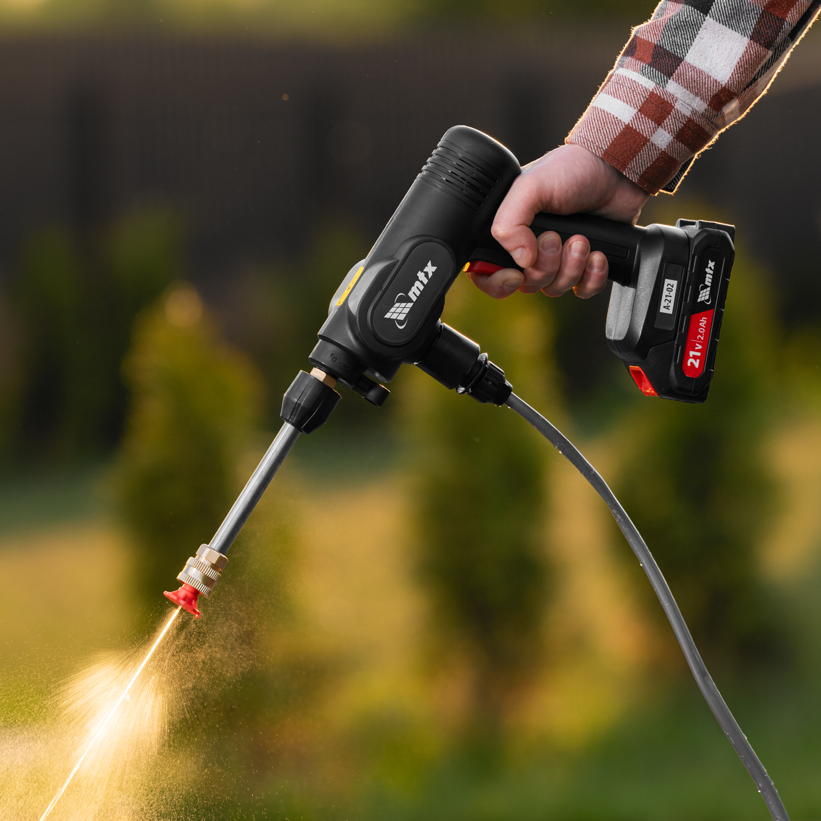 Моечная машина высокого давления аккумуляторная А-21-02, 40 бар, 4 л/мин, Li-ion 21 В, 2 акк. MTX