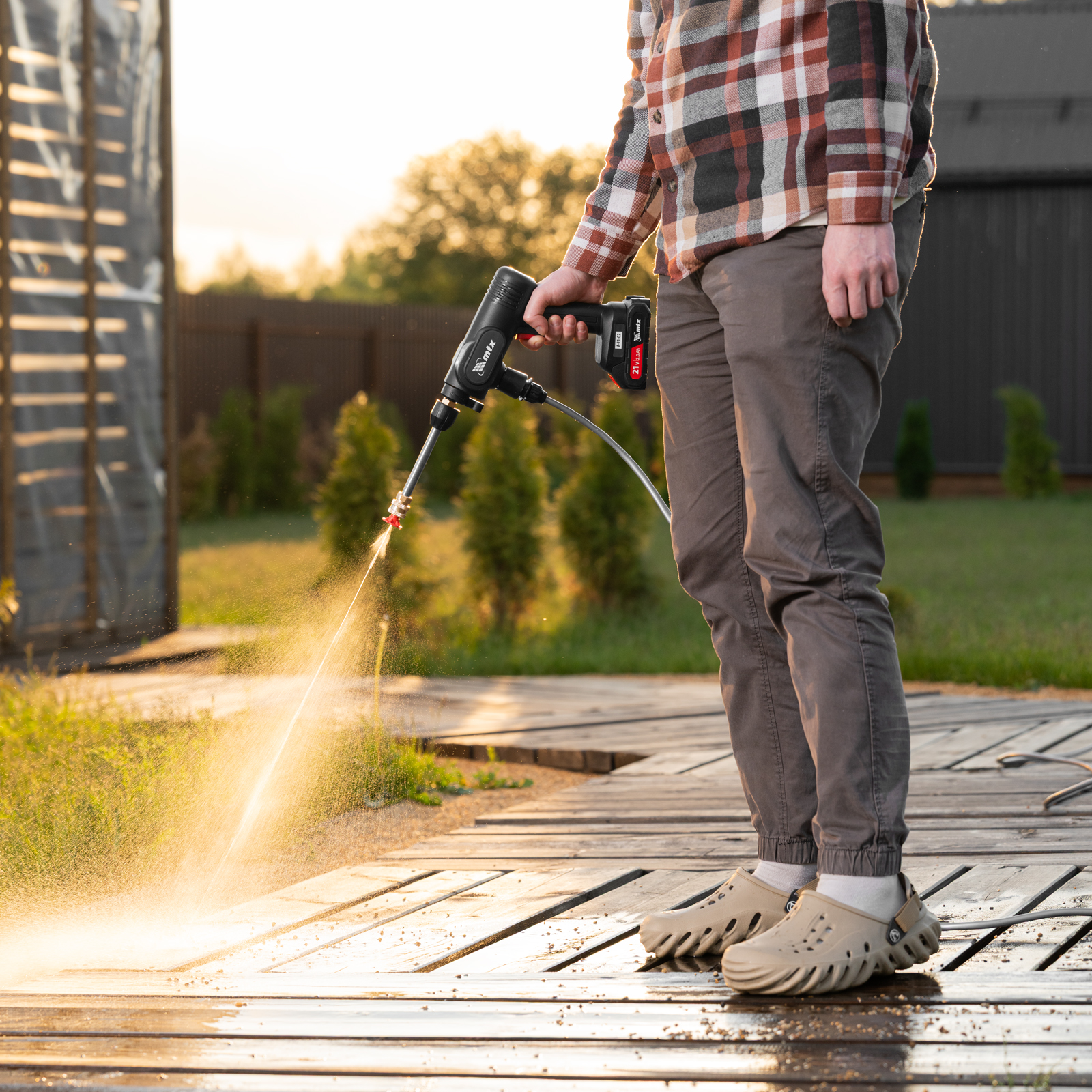 Моечная машина высокого давления аккумуляторная А-21-02, 40 бар, 4 л/мин, Li-ion 21 В, 2 акк. MTX