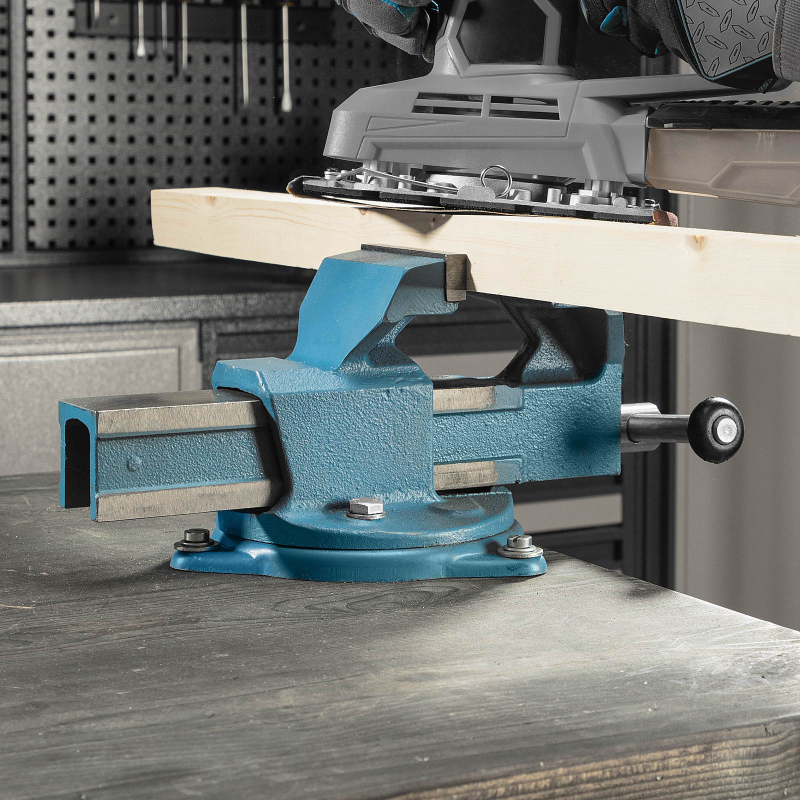 Тиски слесарные, 100 мм, поворотные (Глазов)