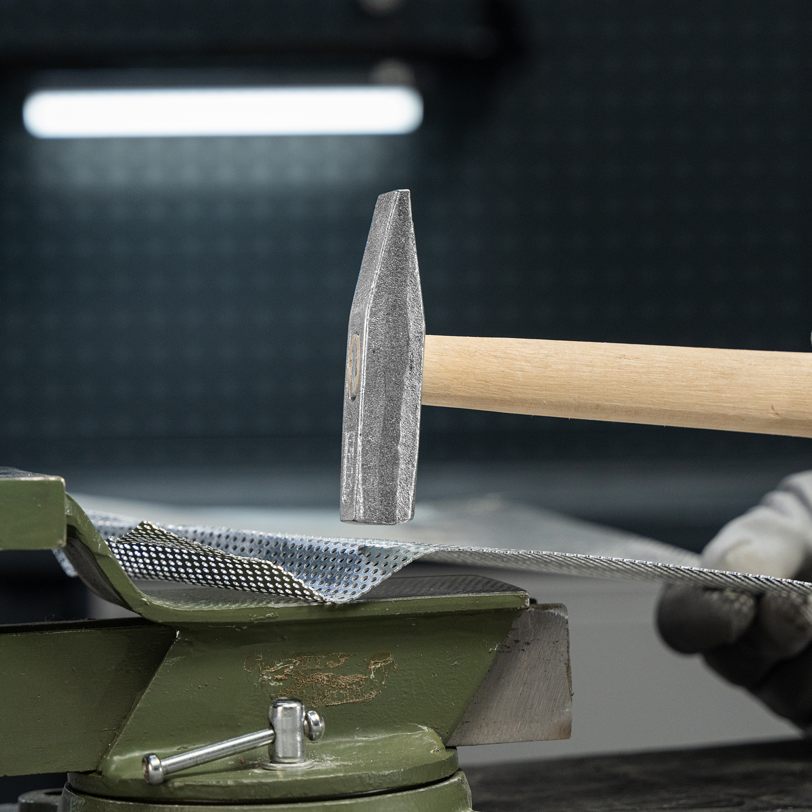 Молоток слесарный, 200 г, квадратный боек, деревянная рукоятка