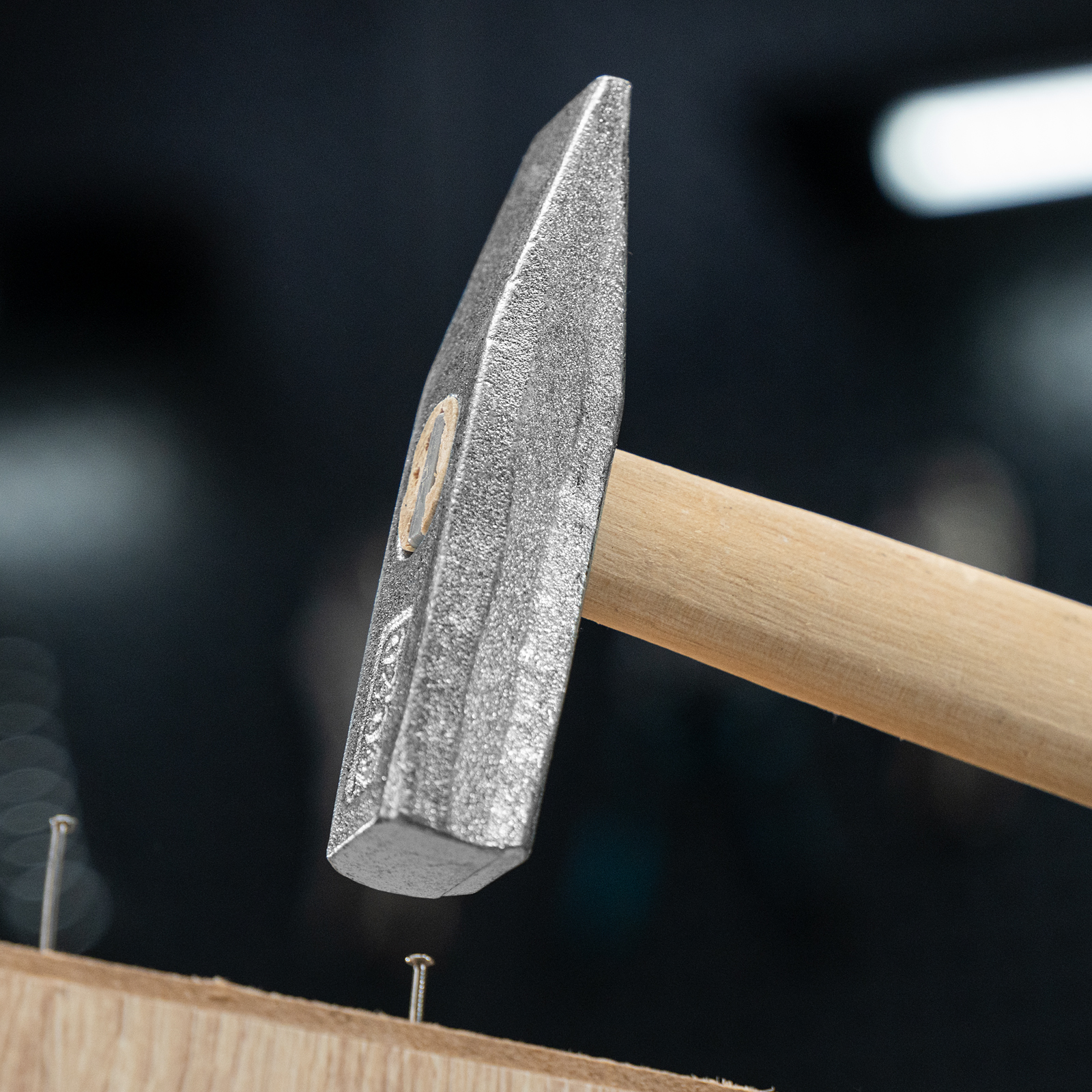 Молоток слесарный, 200 г, квадратный боек, деревянная рукоятка