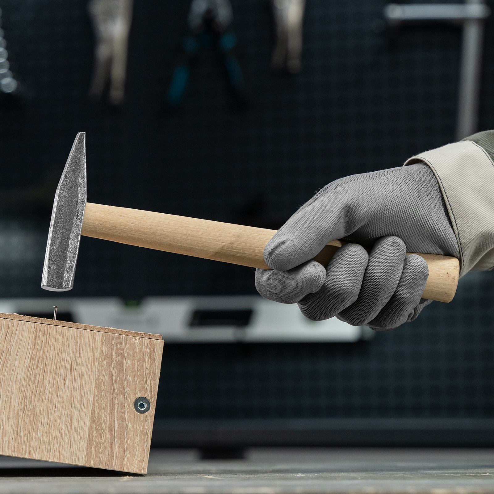 Молоток слесарный, 200 г, квадратный боек, деревянная рукоятка