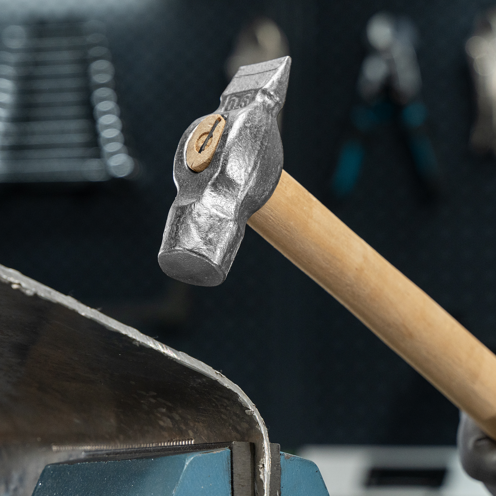 Молоток слесарный, 600 г, круглый боек, деревянная рукоятка