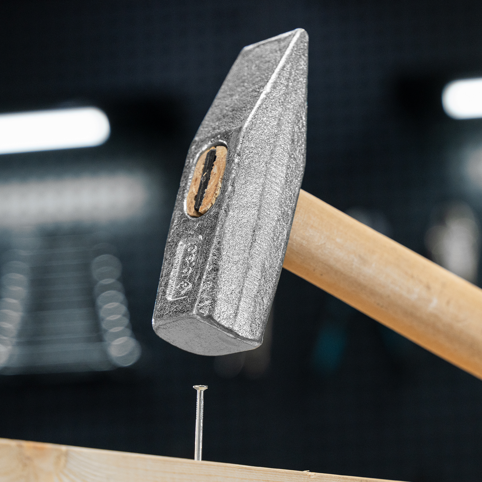 Молоток слесарный, 800 г, квадратный боек, деревянная рукоятка