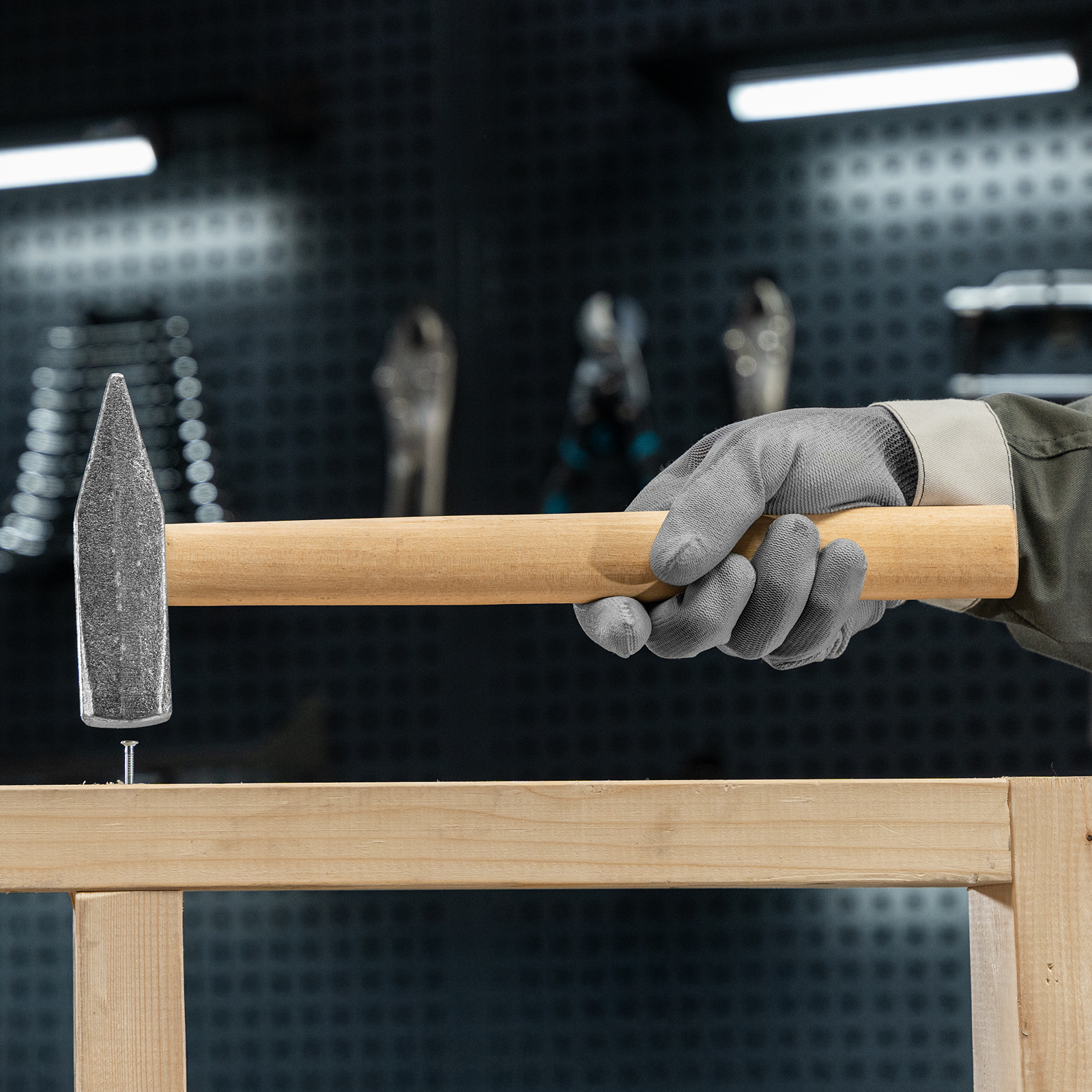 Молоток слесарный, 800 г, квадратный боек, деревянная рукоятка