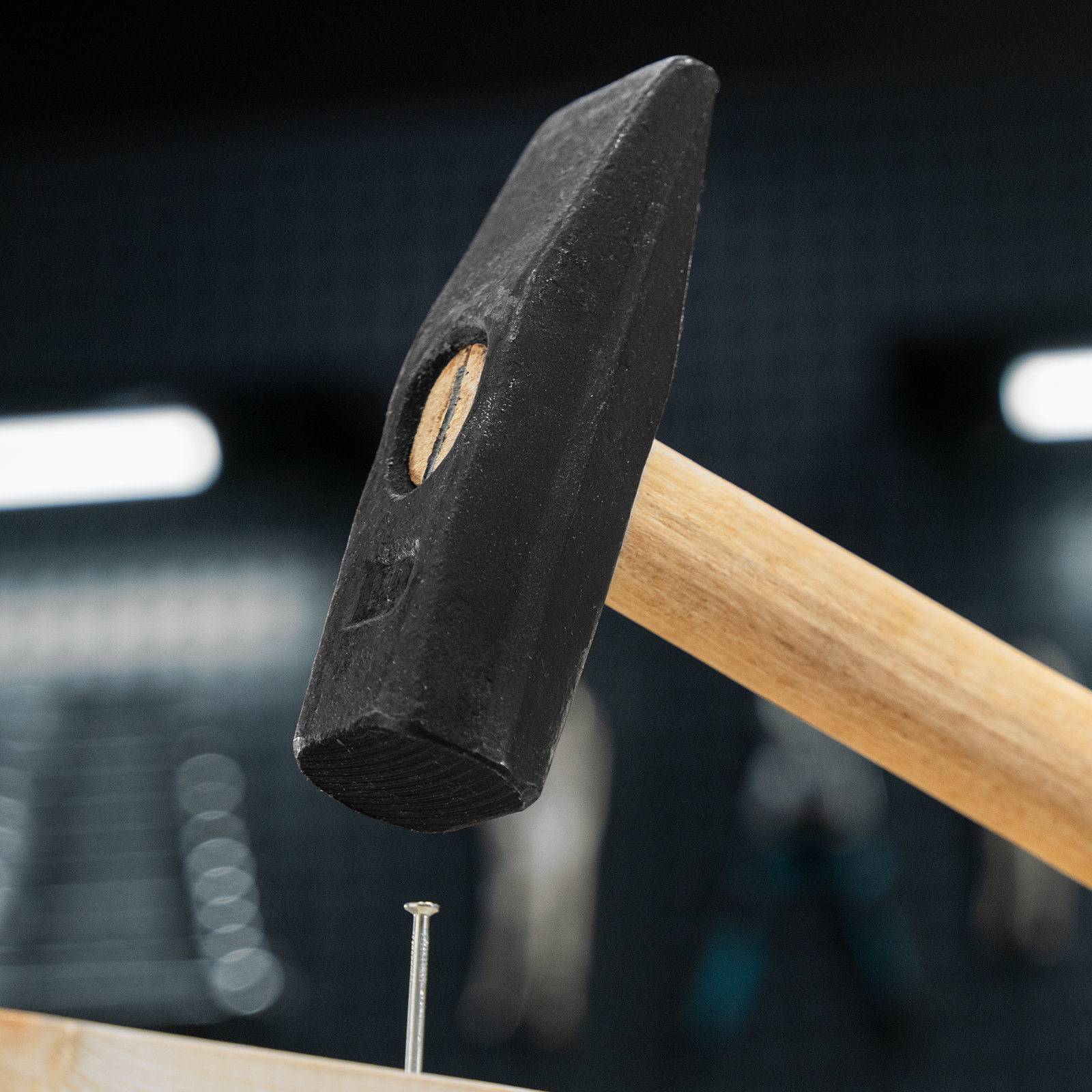 Молоток слесарный, 1000 г, квадратный боек, деревянная рукоятка