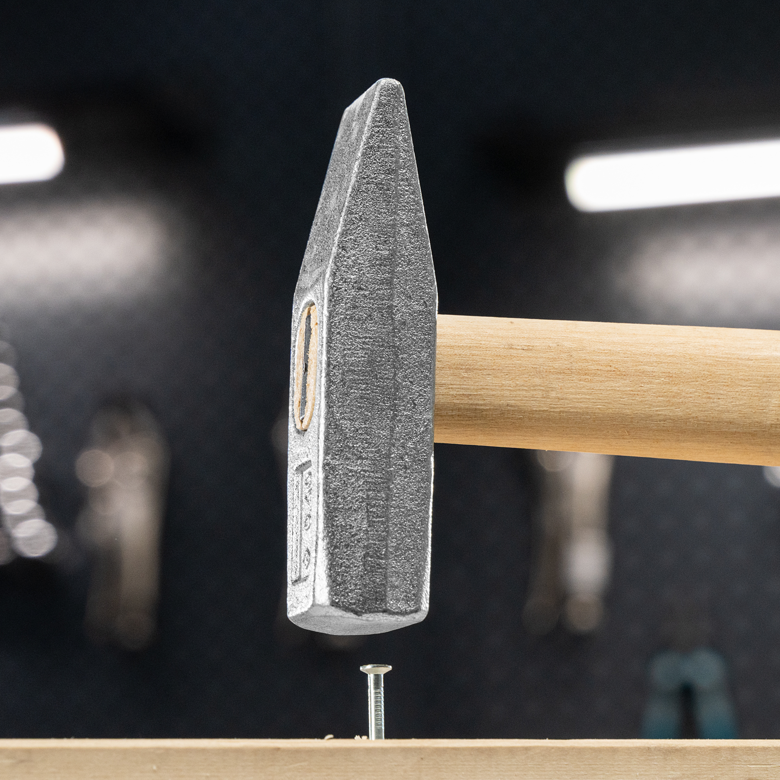 Молоток слесарный, 400 г, квадратный боек, деревянная рукоятка