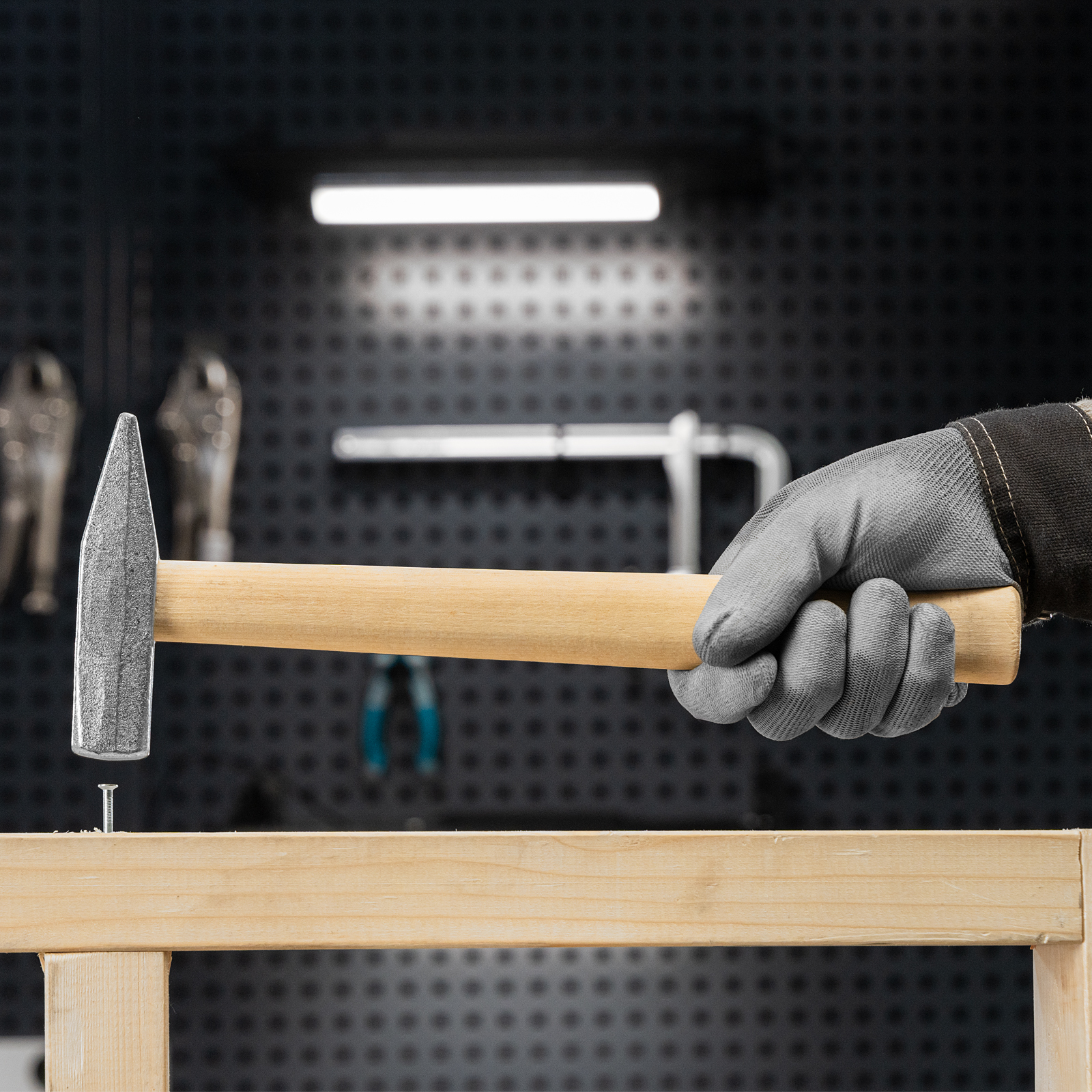 Молоток слесарный, 400 г, квадратный боек, деревянная рукоятка