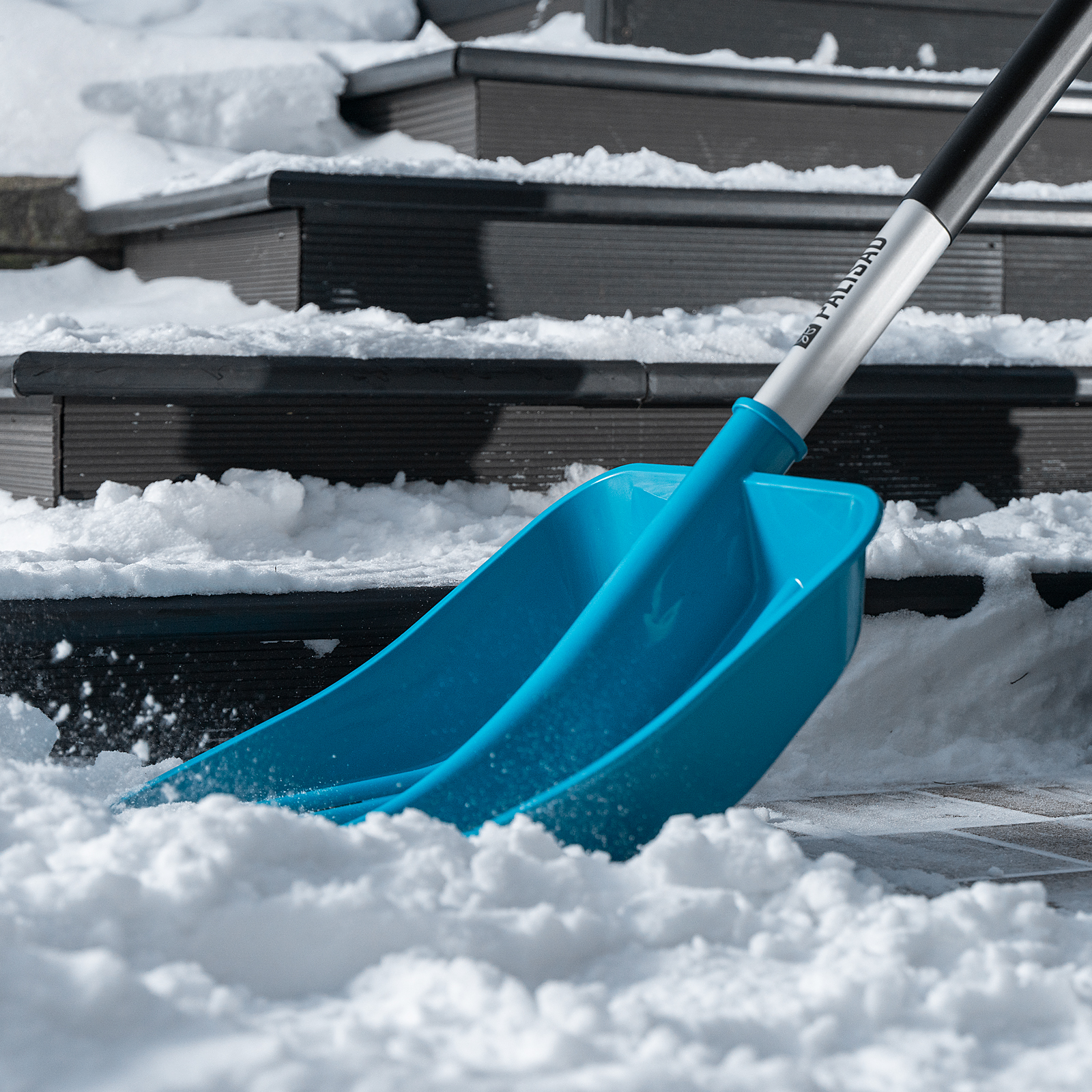 Лопата для уборки снега, полипропилен, 350х405х1300мм, алюминиевый черенок, ПВХ накладка, LUXE Palisad