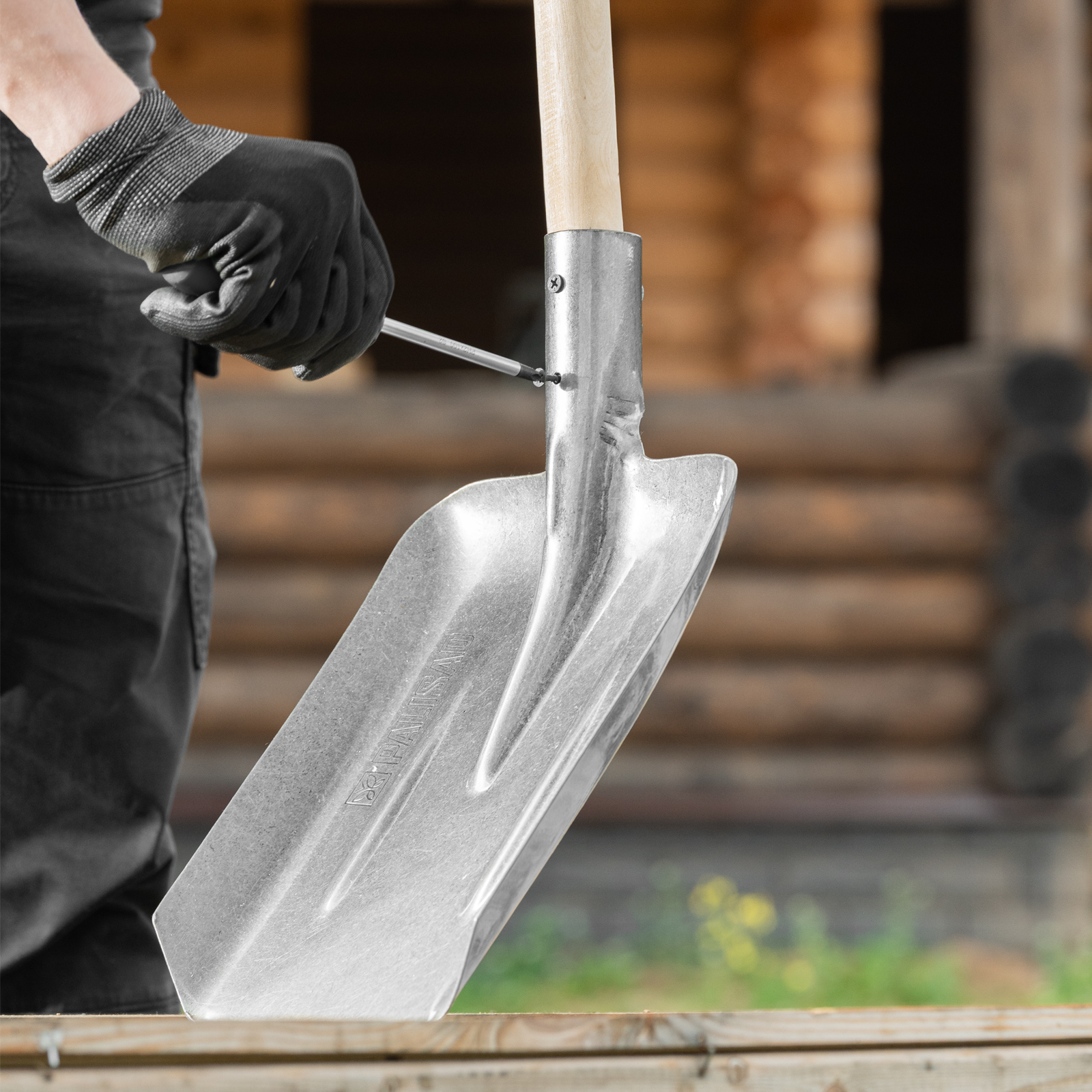 Лопата совковая, 230х275, ребра жесткости, рессорная сталь, 0,9 кг, без черенка, LUXE// Palisad