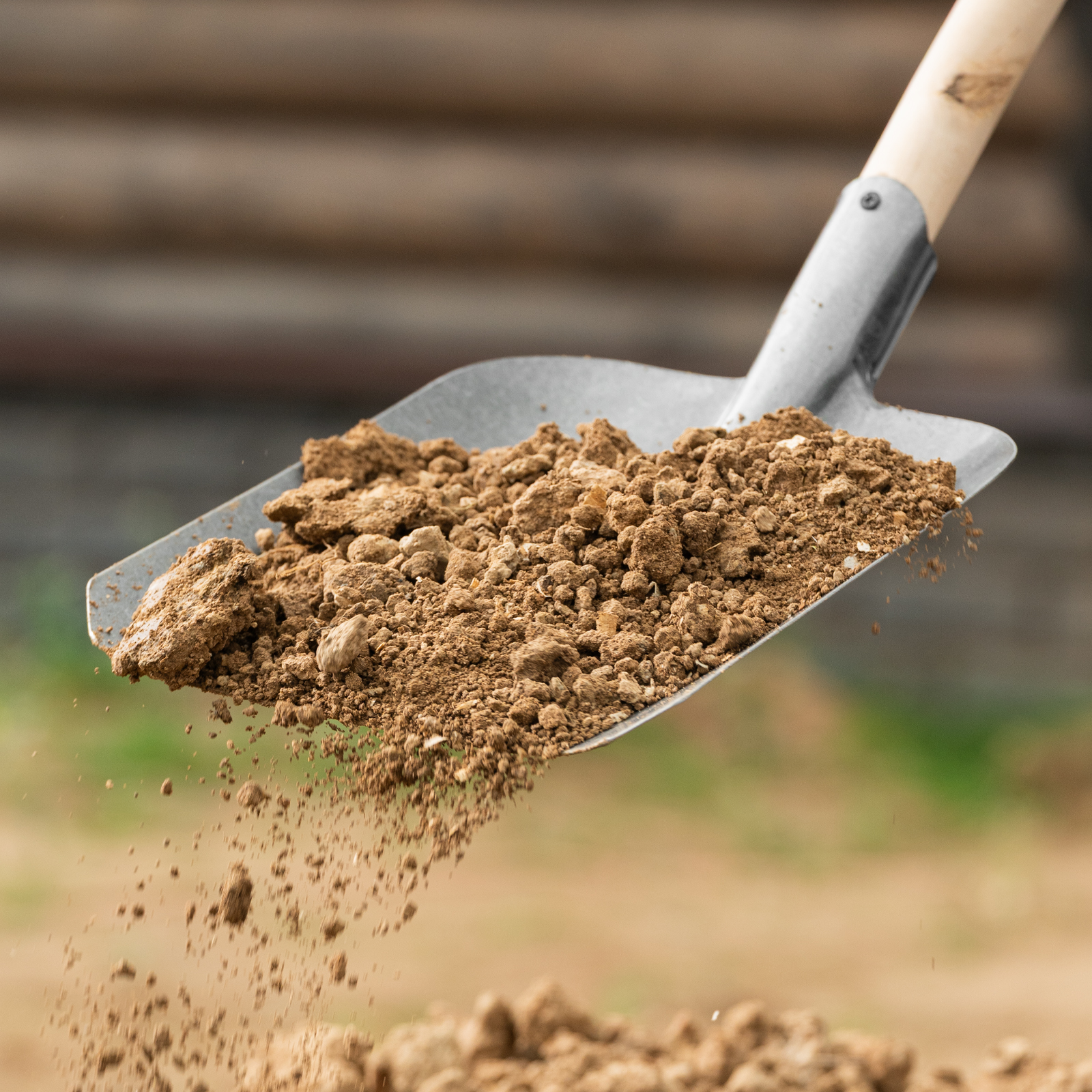 Лопата совковая, 235х285, ребра жесткости, рессорная сталь, 0,9 кг, без черенка, LUXE// Palisad