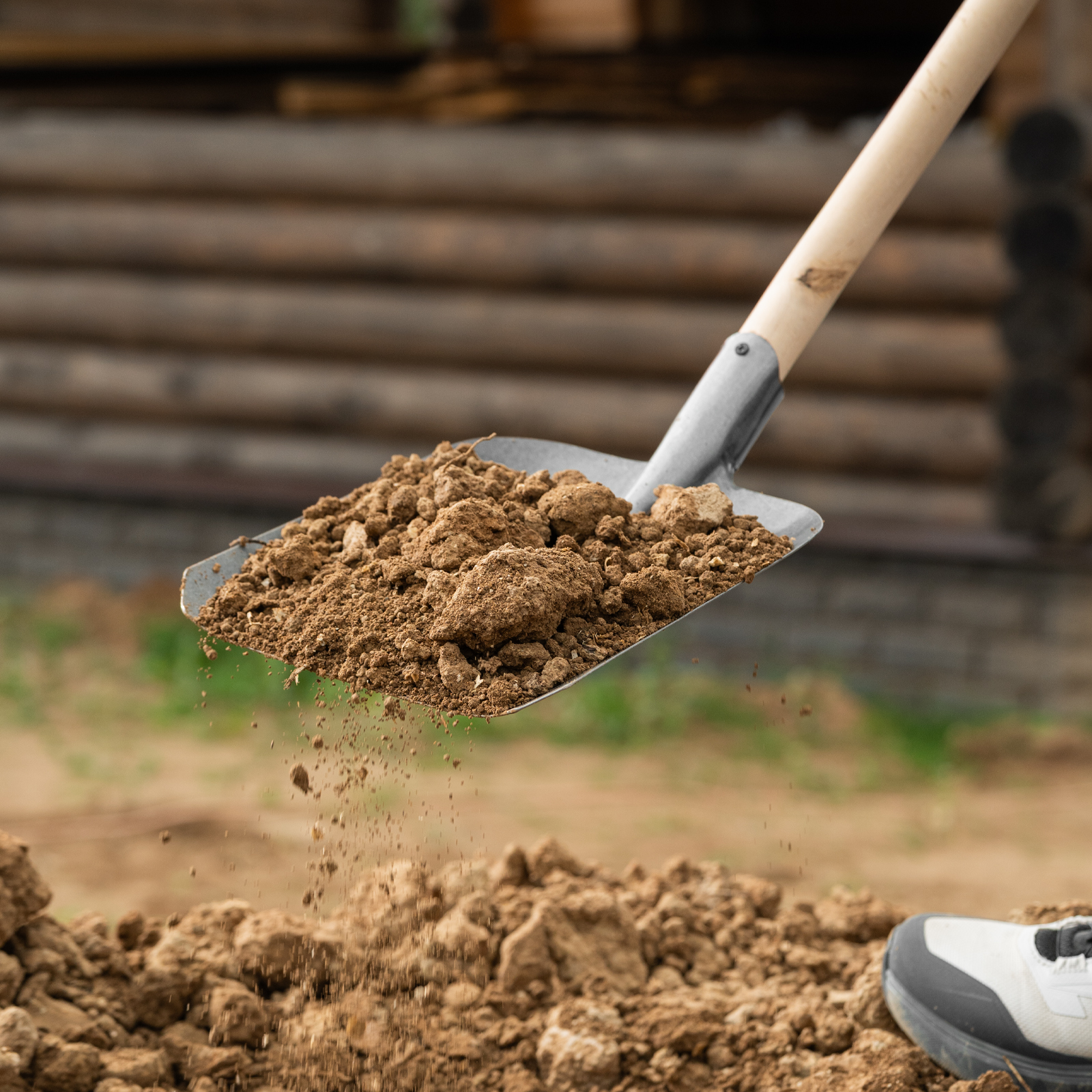 Лопата совковая, 235х285, ребра жесткости, рессорная сталь, 0,9 кг, без черенка, LUXE// Palisad