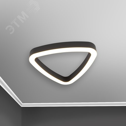 Светильник светодиодный RVE-LBX-HOLE-LITUS-1950-N (Треугольник Рело закругл. с отв. 1950х1852х70мм 146Вт Накладной 4000К Белый)