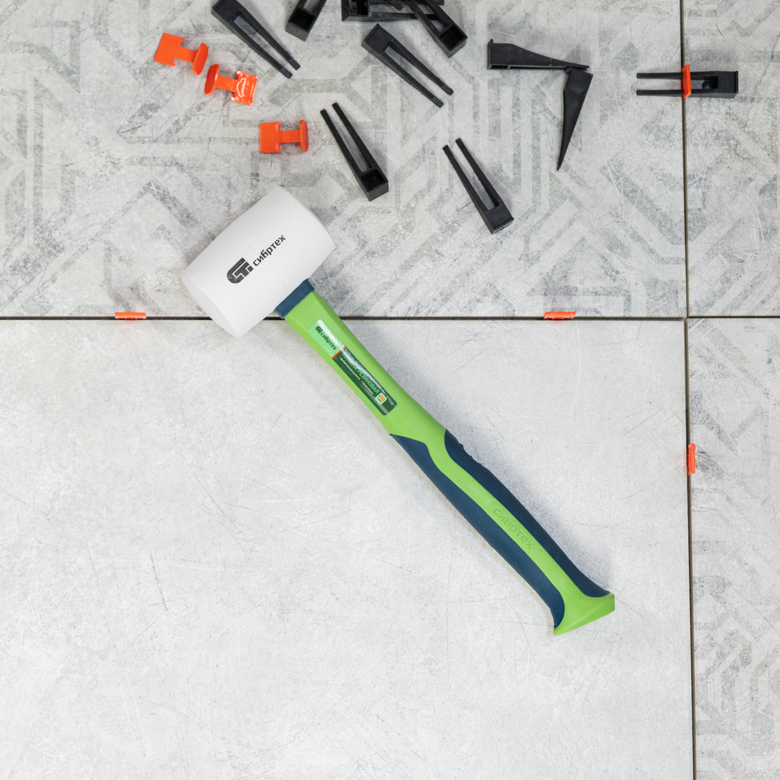 Киянка резиновая, 450 г, белая резина, фибергласовая рукоятка Сибртех