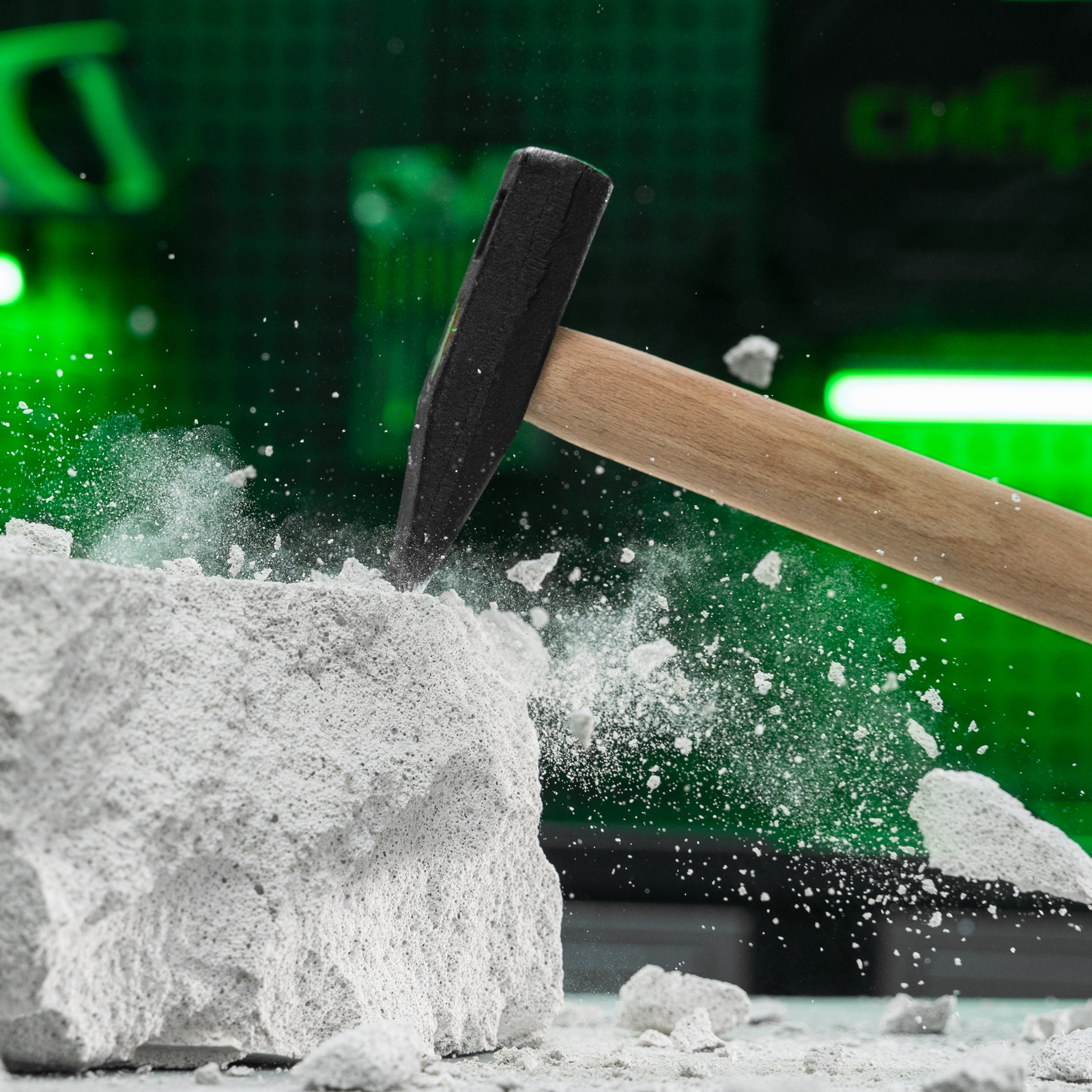 Молоток слесарный 300 г, квадратный боек, деревянная рукоятка Сибртех