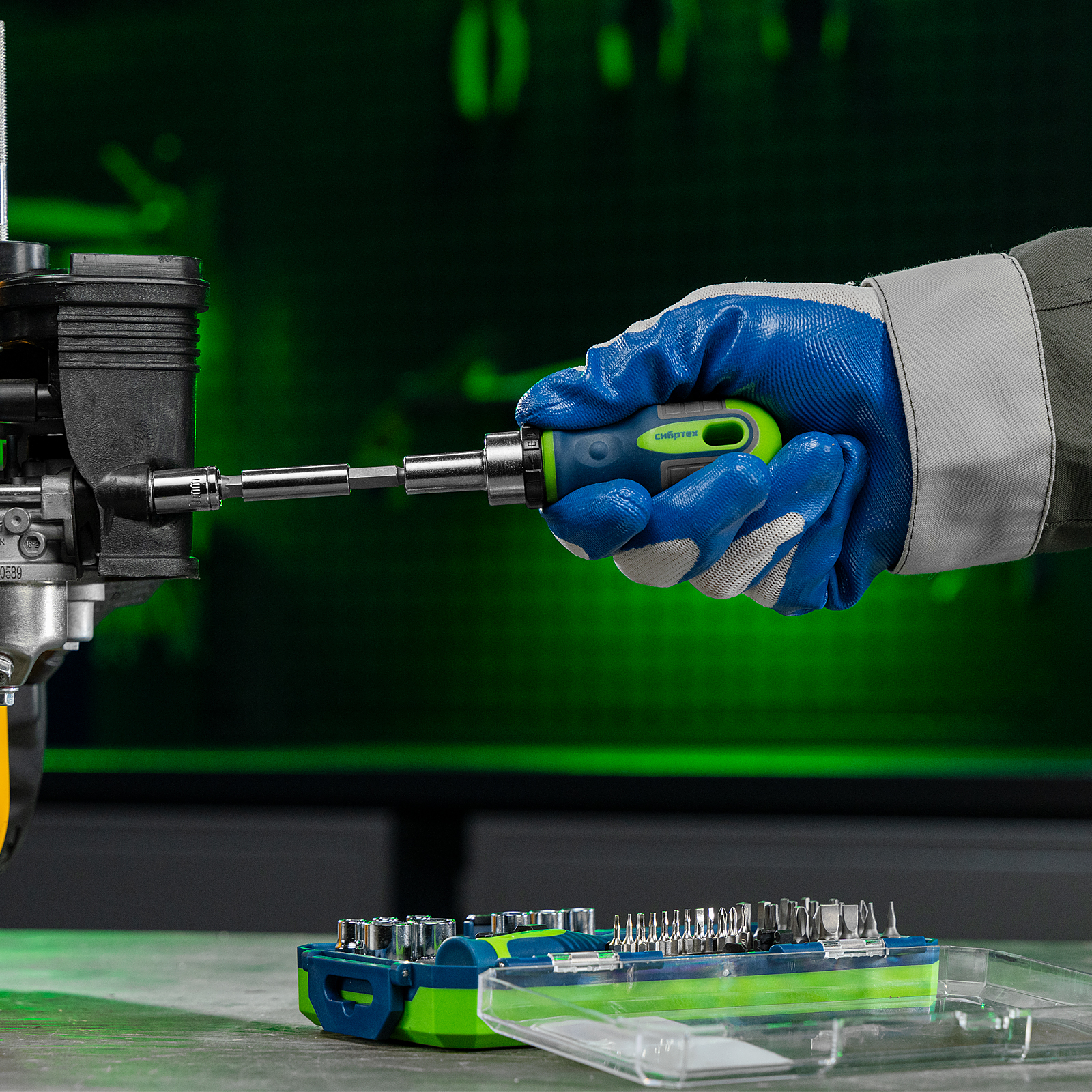 Отвертки реверсивные с набором бит и торцевыми головками, 41 шт, CrV Сибртех