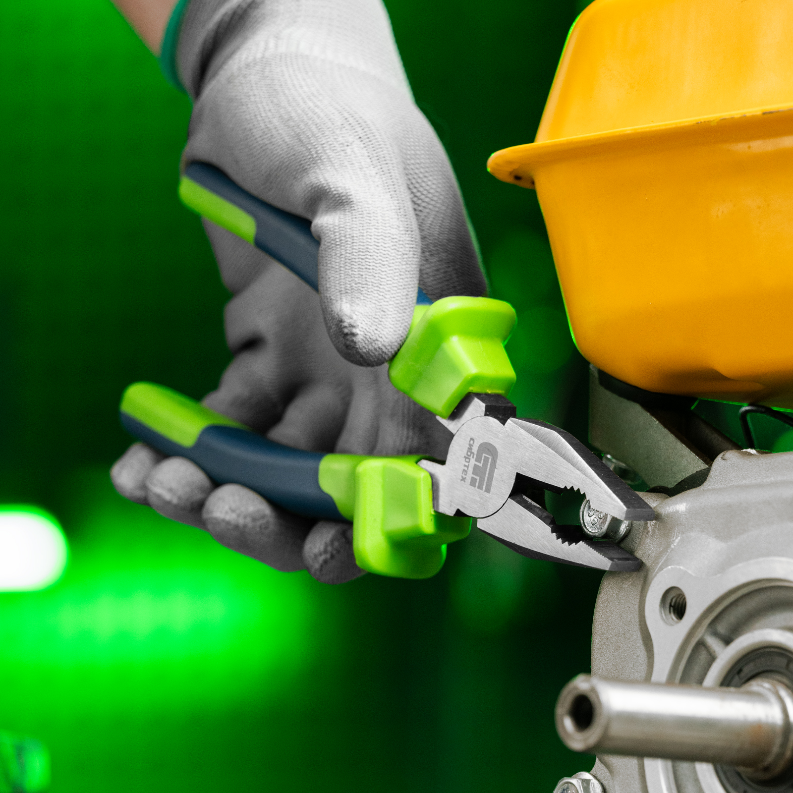 Плоскогубцы комбинированные, 200 мм, двухкомпонентные рукоятки Сибртех