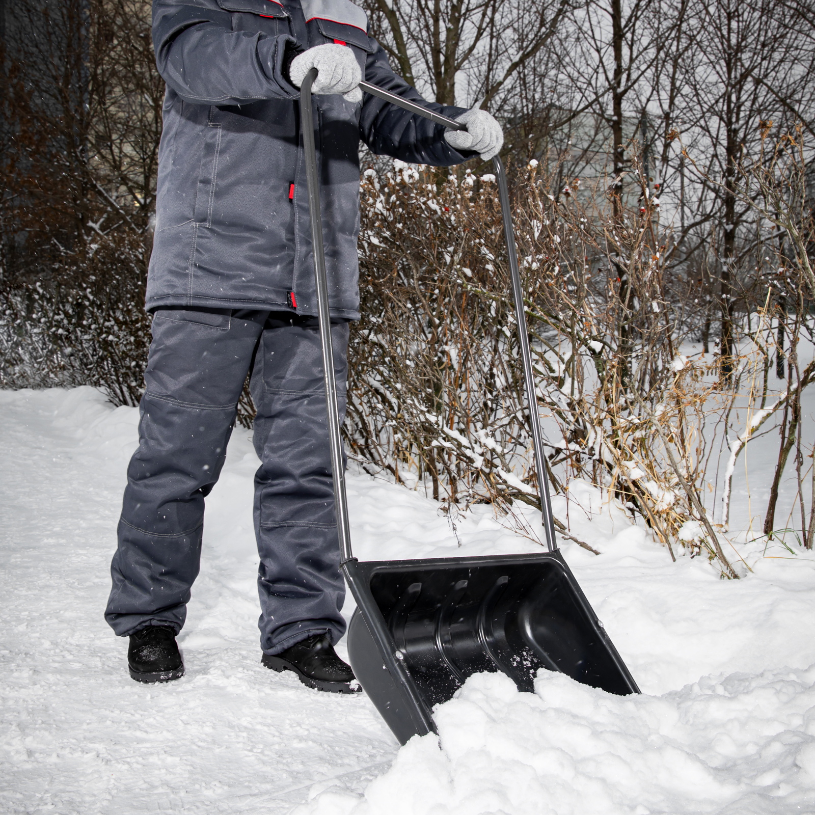 Движок для уборки снега пластиковый, 570 х 470 х 1300 мм, стальная рукоятка, Сибртех