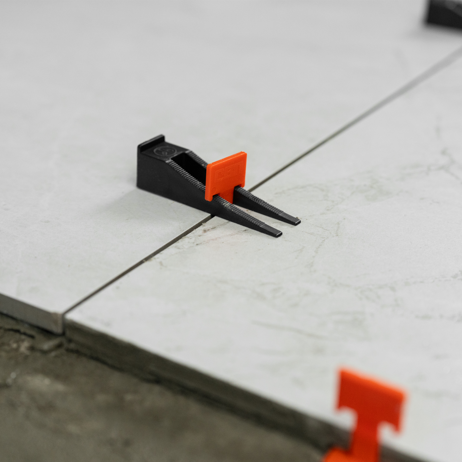 Система выравнивания плитки (СВП) комплект: зажимы, клинья (40/40 шт) в пакете Сибртех