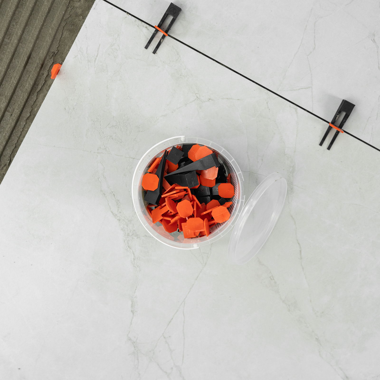 Система выравнивания плитки (СВП) комплект: зажимы, клинья (50/50 шт) упаковка ведро Сибртех