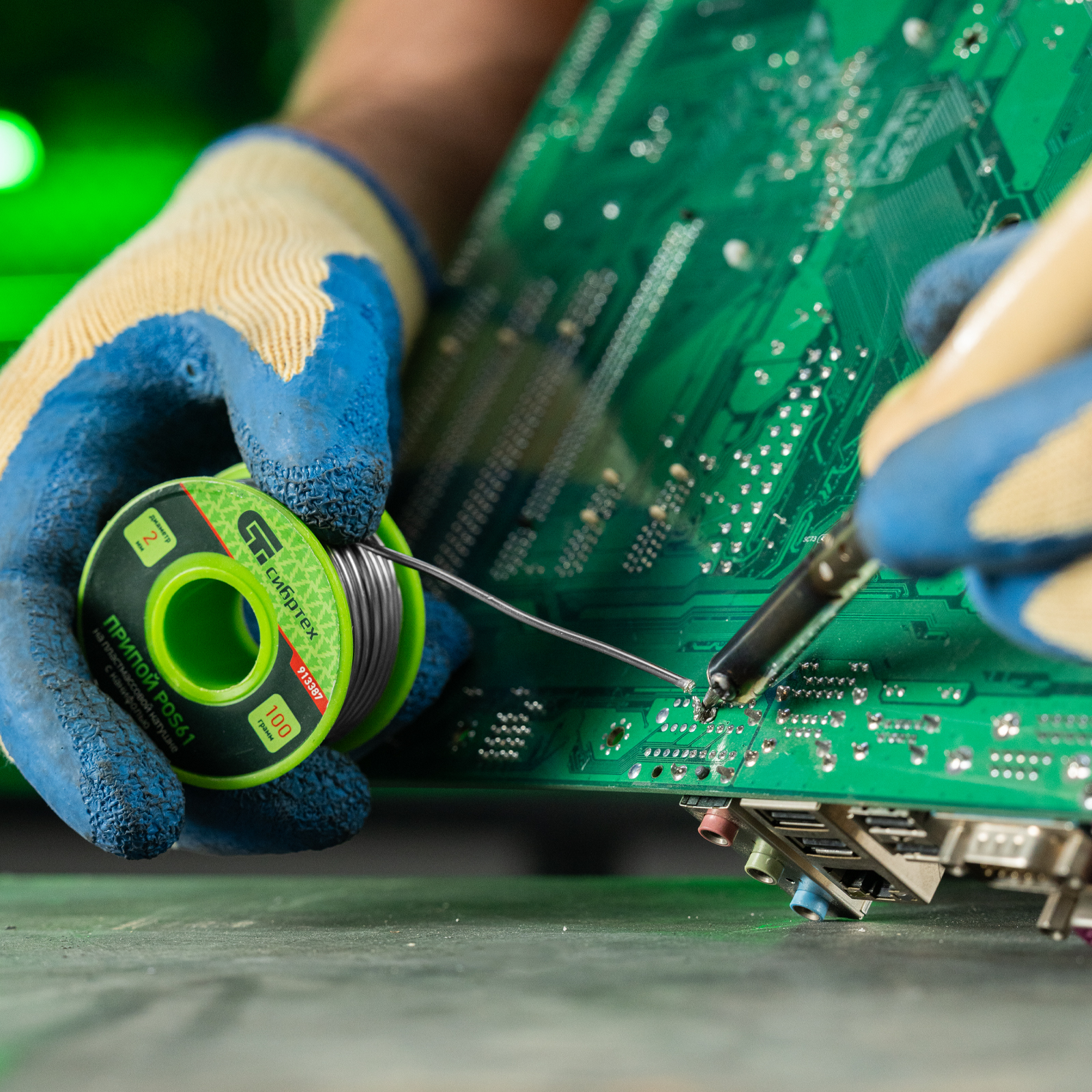 Припой с канифолью, D 2 мм, 100 г, POS61, на пластмассовой катушке Сибртех