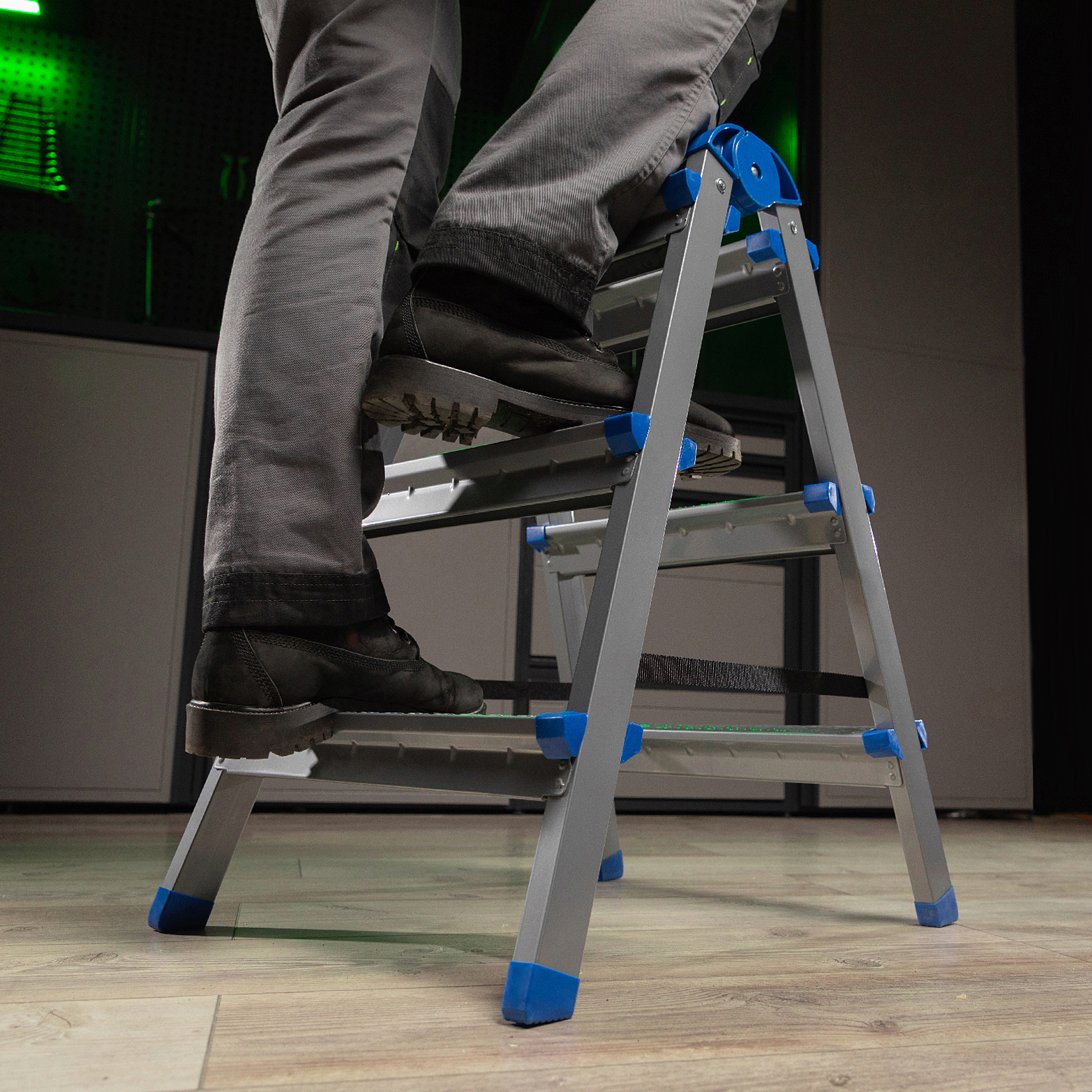 Стремянка двухсторонняя 3 ступени, сталь профиль, стальные ступени, Сибртех